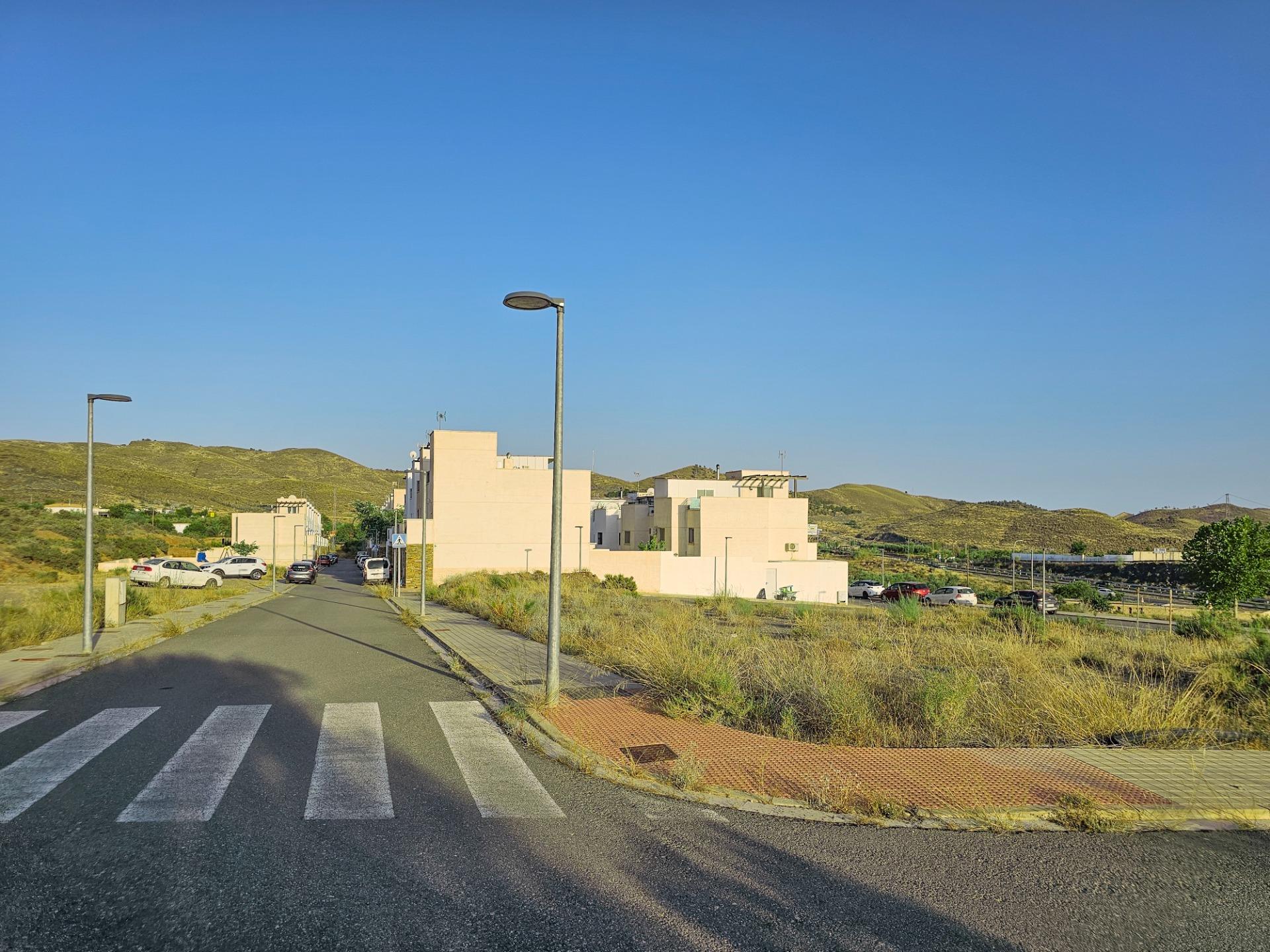 Último solar exclusivo en urbanización consolidada en Gérgal. ¡Diseña la casa de tus sueños!