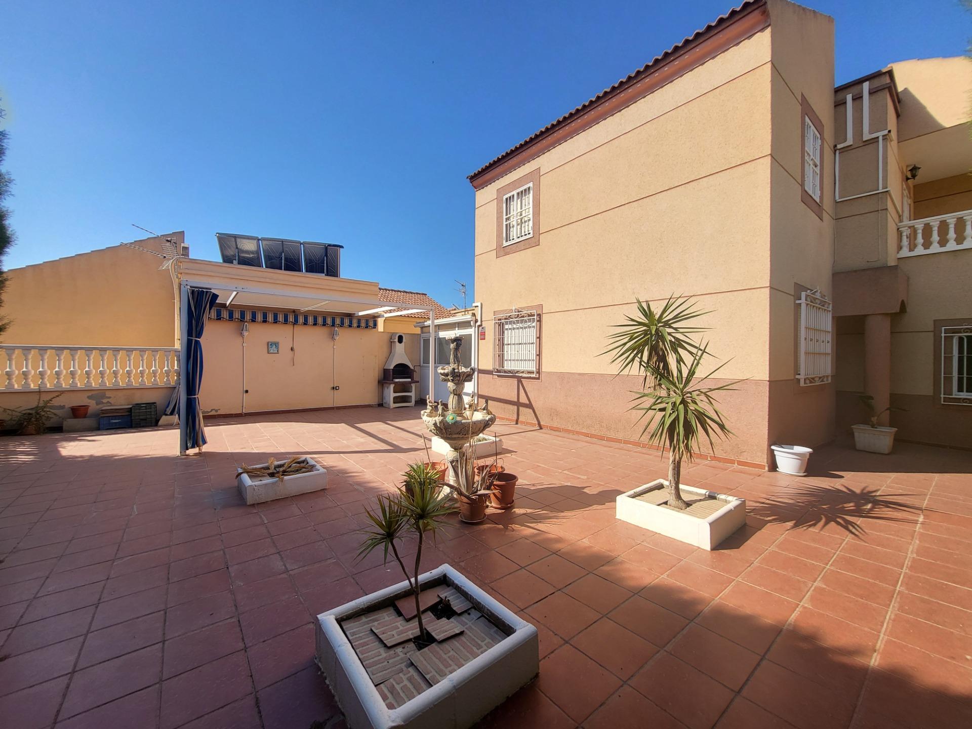 SE VENDE DUPLEX DE FINANCIERA DE 4 HABITACIONES EN HUERCAL DE ALMERIA