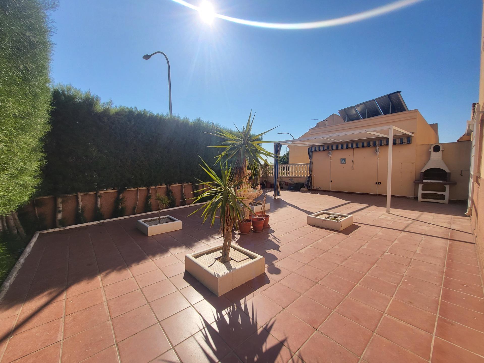 SE VENDE DUPLEX DE FINANCIERA DE 4 HABITACIONES EN HUERCAL DE ALMERIA