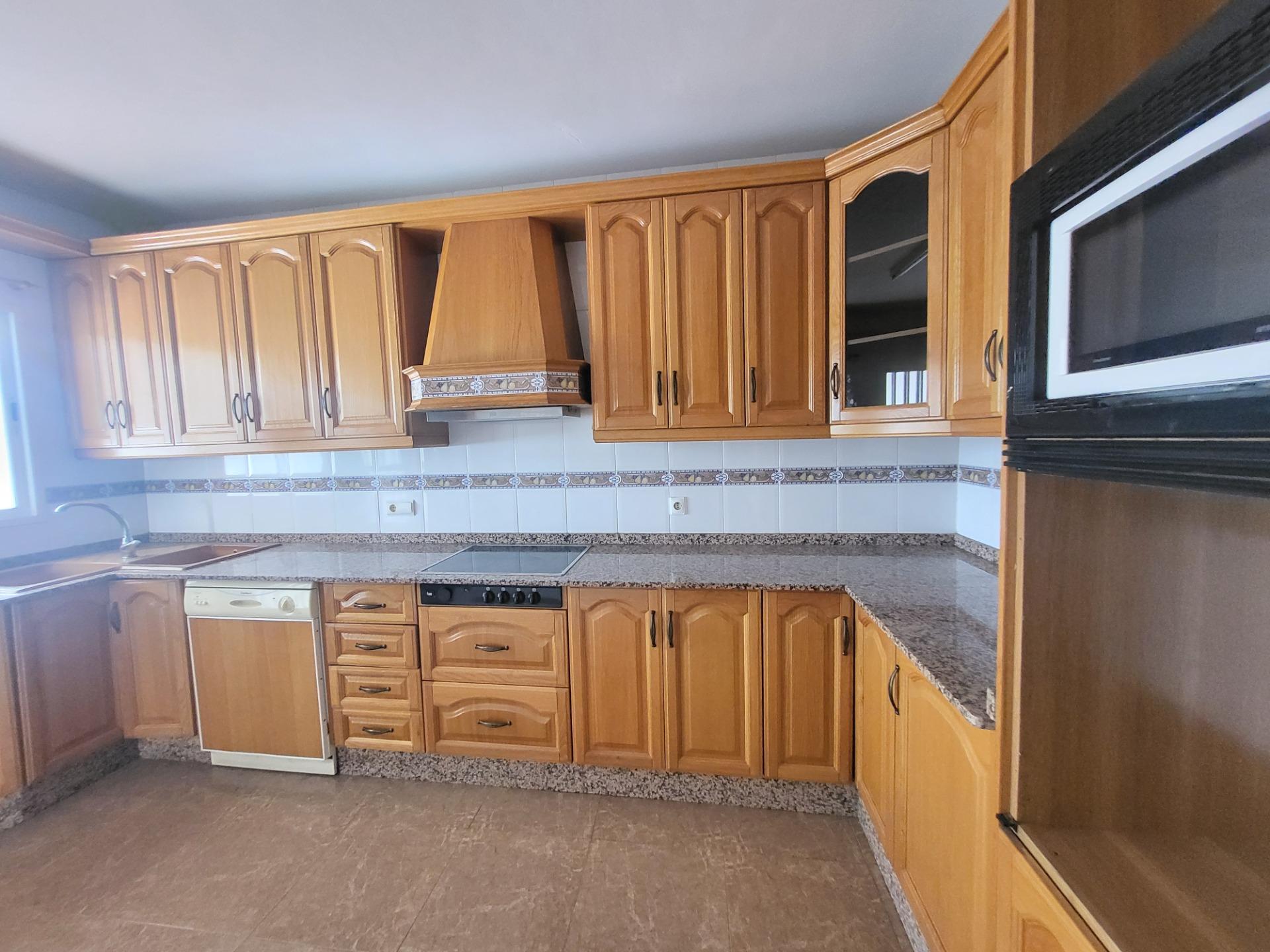 SE VENDE DUPLEX DE FINANCIERA DE 4 HABITACIONES EN HUERCAL DE ALMERIA