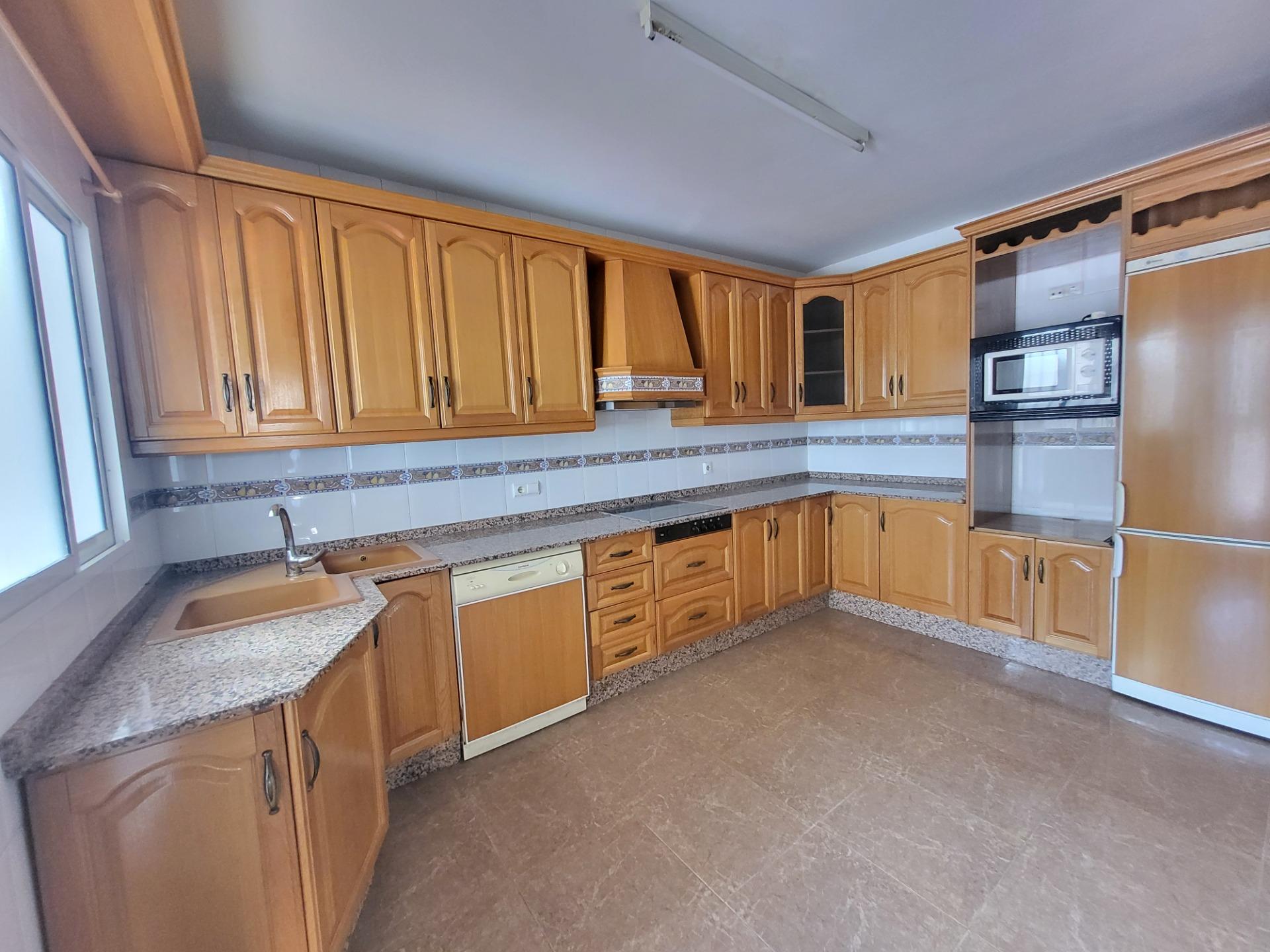 SE VENDE DUPLEX DE FINANCIERA DE 4 HABITACIONES EN HUERCAL DE ALMERIA