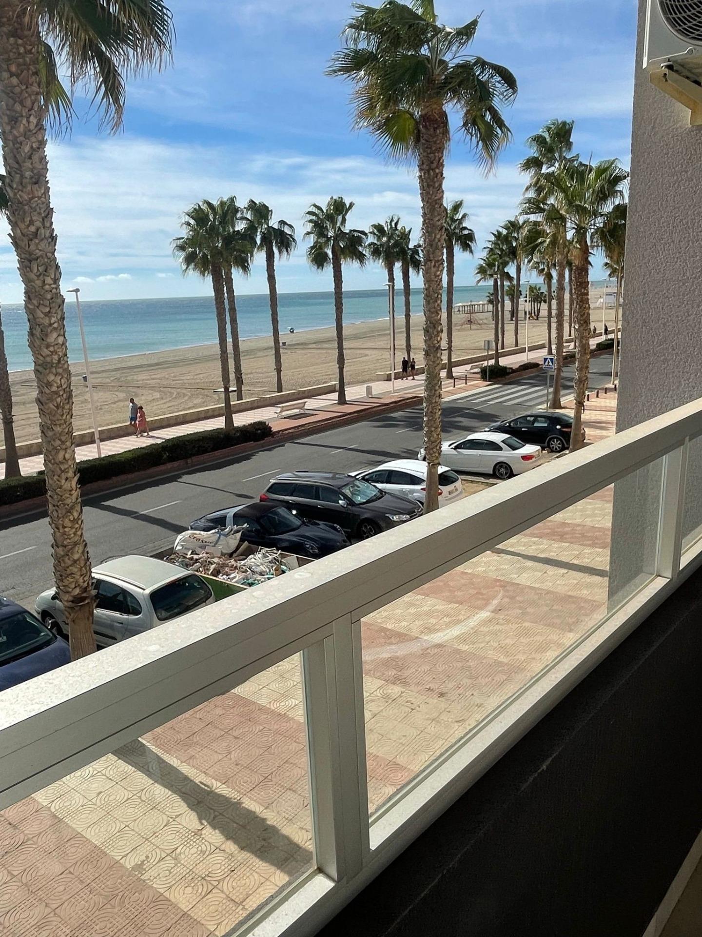 Piso Fontal al mar  PRIMERA LINEA DE PLAYA