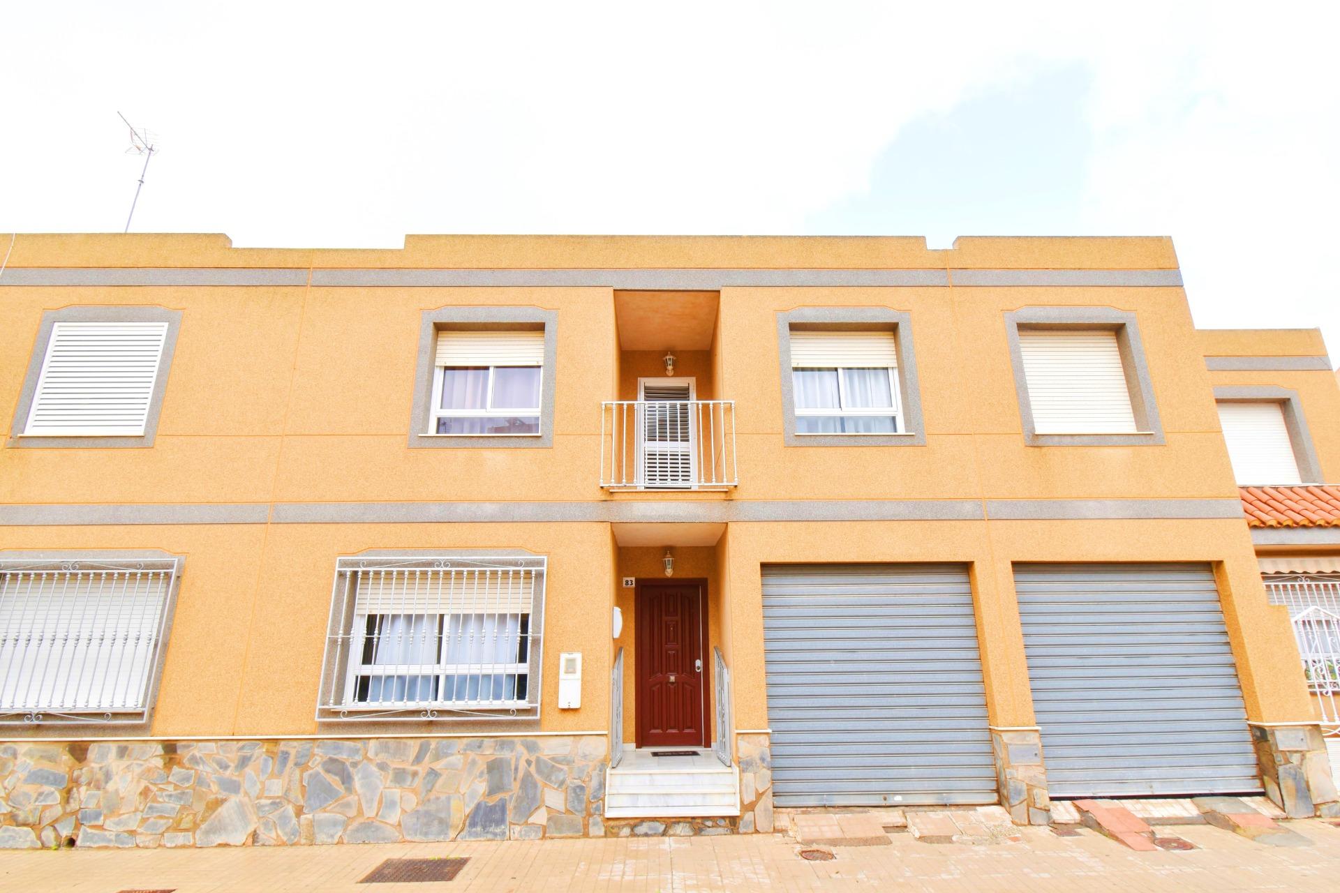 DUPLÉX EN ZONA SANTO DOMINGO ZONA RESIDENCIAL TRANQUILA