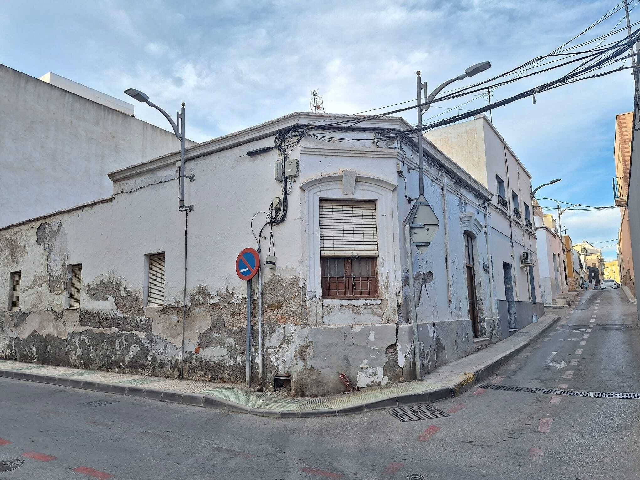 ¿Buscas una vivienda para reformar en el corazón de Viator?