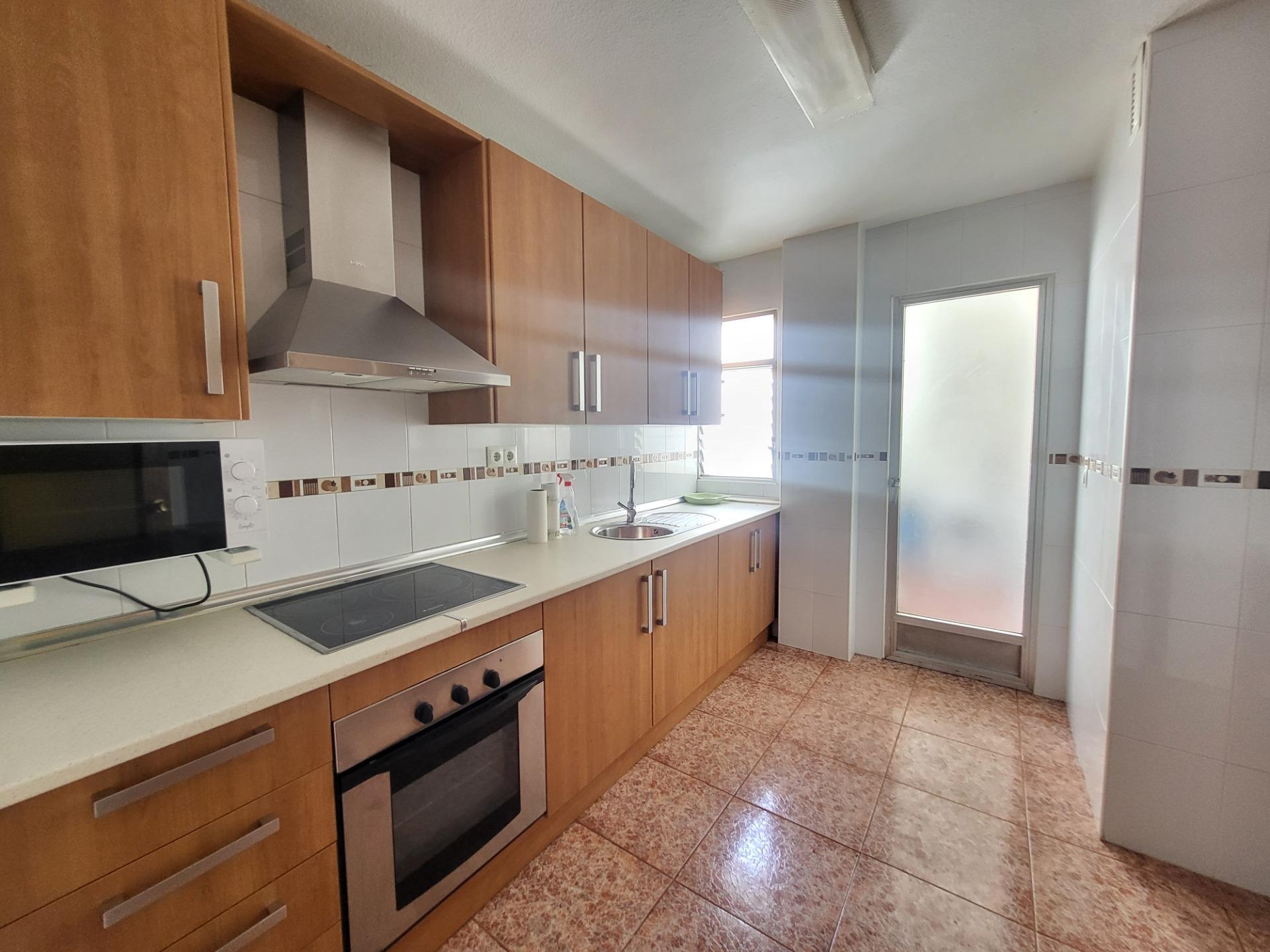 SE ALQUILA PISO DE 4 HABITACIONES PARA ESTUDIANTES