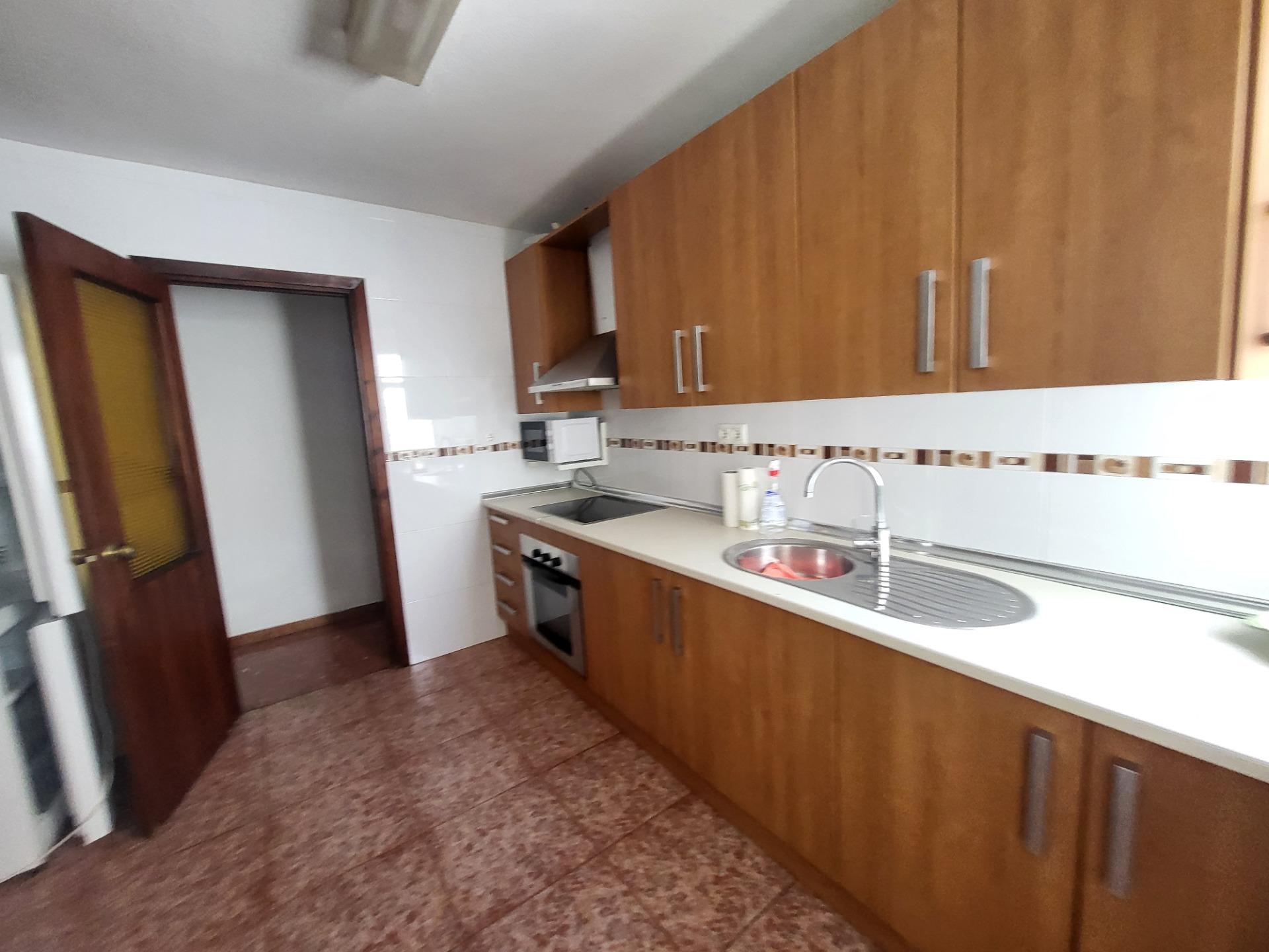SE ALQUILA PISO DE 4 HABITACIONES PARA ESTUDIANTES