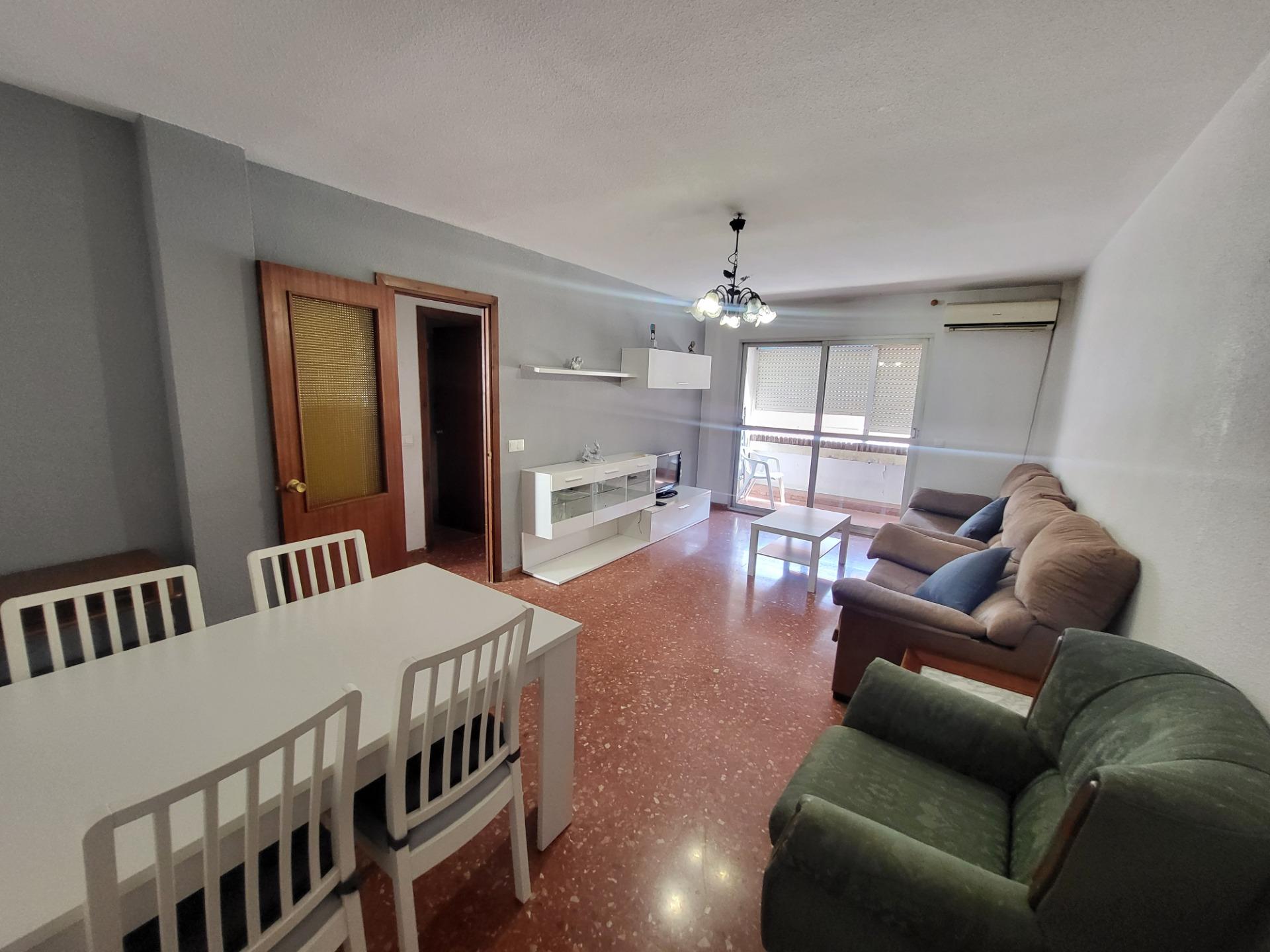 SE ALQUILA PISO DE 4 HABITACIONES PARA ESTUDIANTES