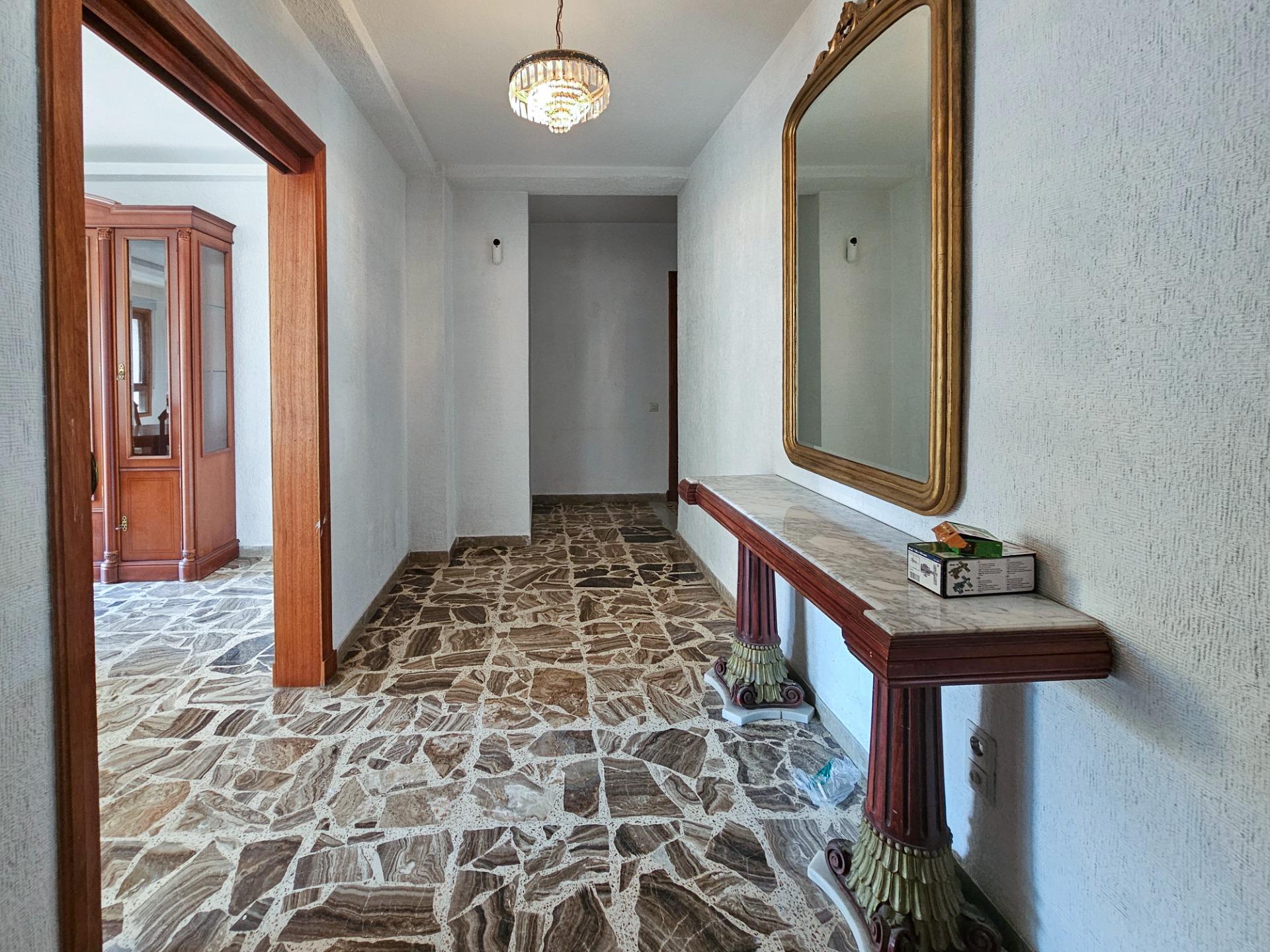 ¡ESTUDIANTES Y PROFESORES! Piso de 4 dormitorios junto a la Rambla para el curso 2025-2026. 250 € por habitación.