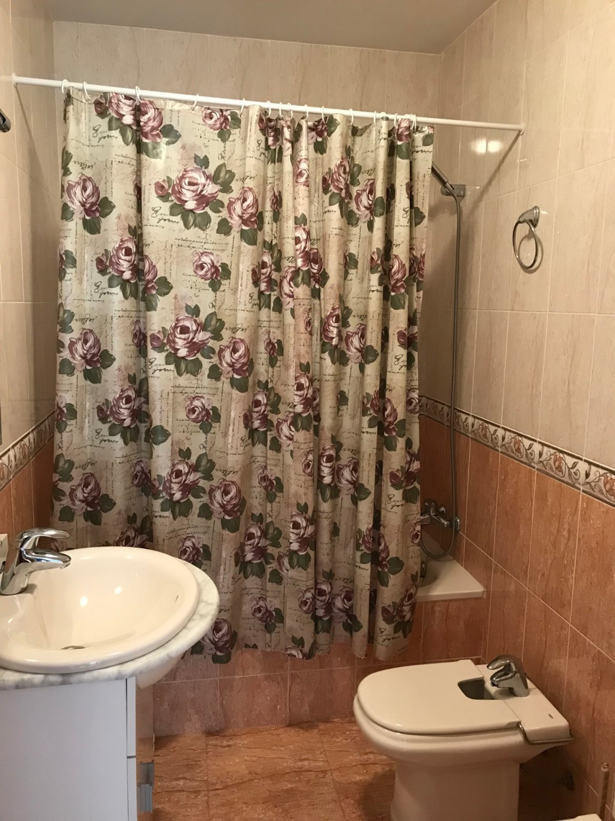 PISO DE 3 DORMITORIOS EN ALQUILER