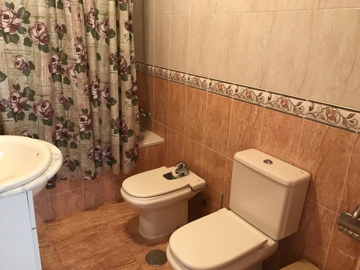 PISO DE 3 DORMITORIOS EN ALQUILER