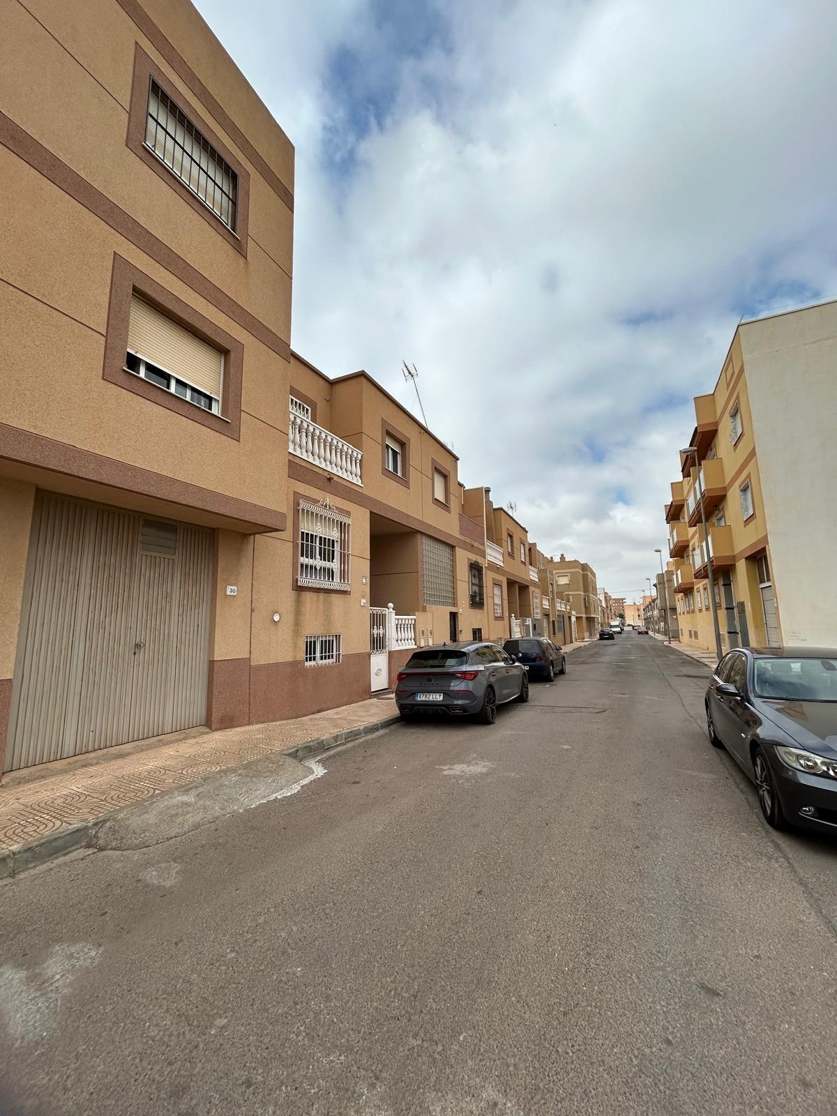 DÚPLEX SOBRE LOCAL EN LAS CABAÑUELAS
