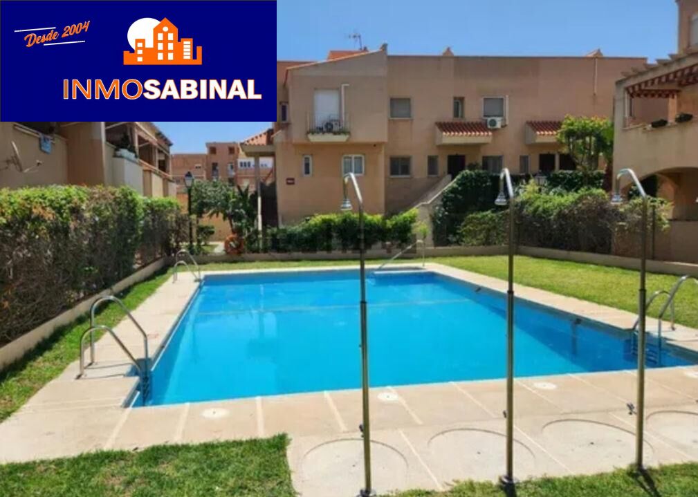 GRAN PISO DE 2 DORMITORIOS CON PLAZA DE GARAJE Y PISCINA