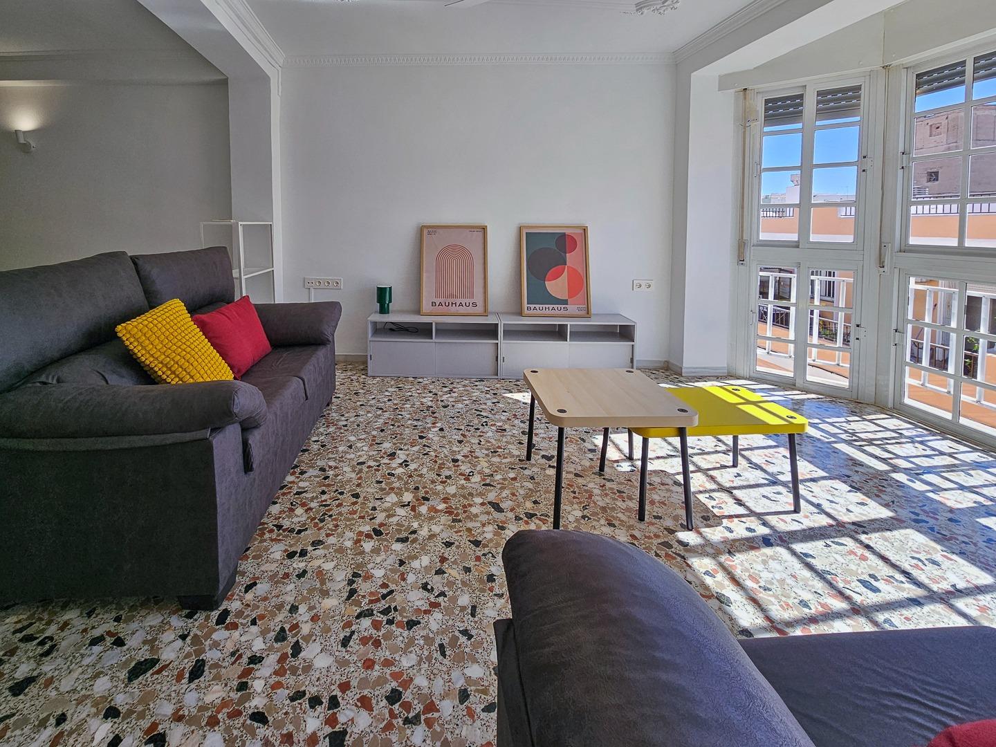 Amplio y Equipado (3 Habitaciones)