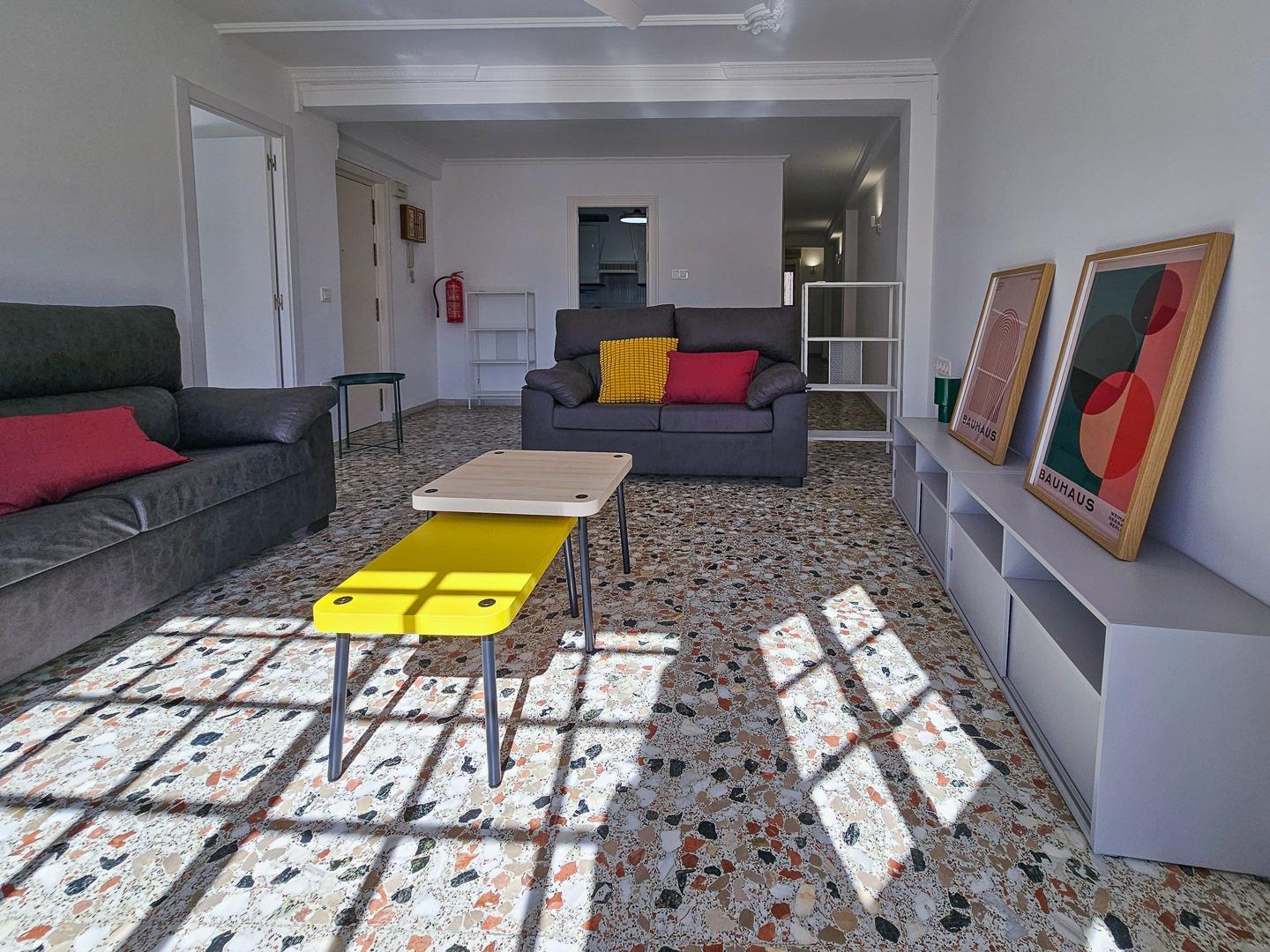 Piso para Estudiantes en Almería Centro: Luminoso