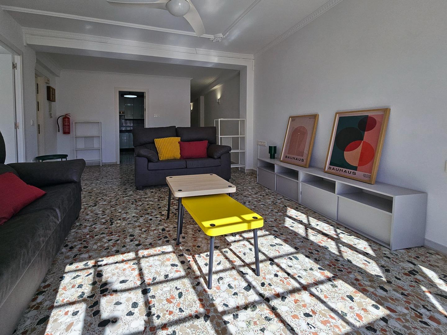 Amplio y Equipado (3 Habitaciones)