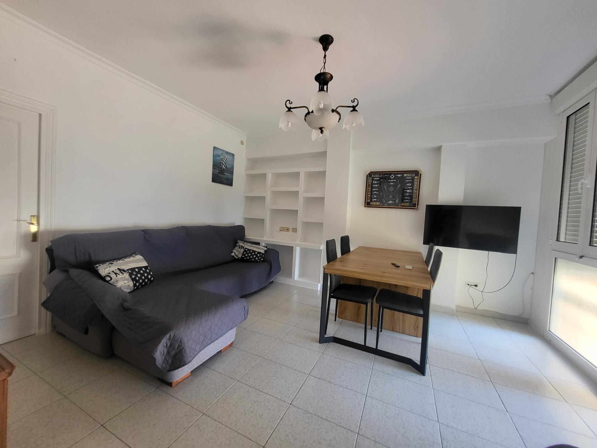 SE ALQUILA PISO DE 3 HABITACIONES EN ALTAMIRA