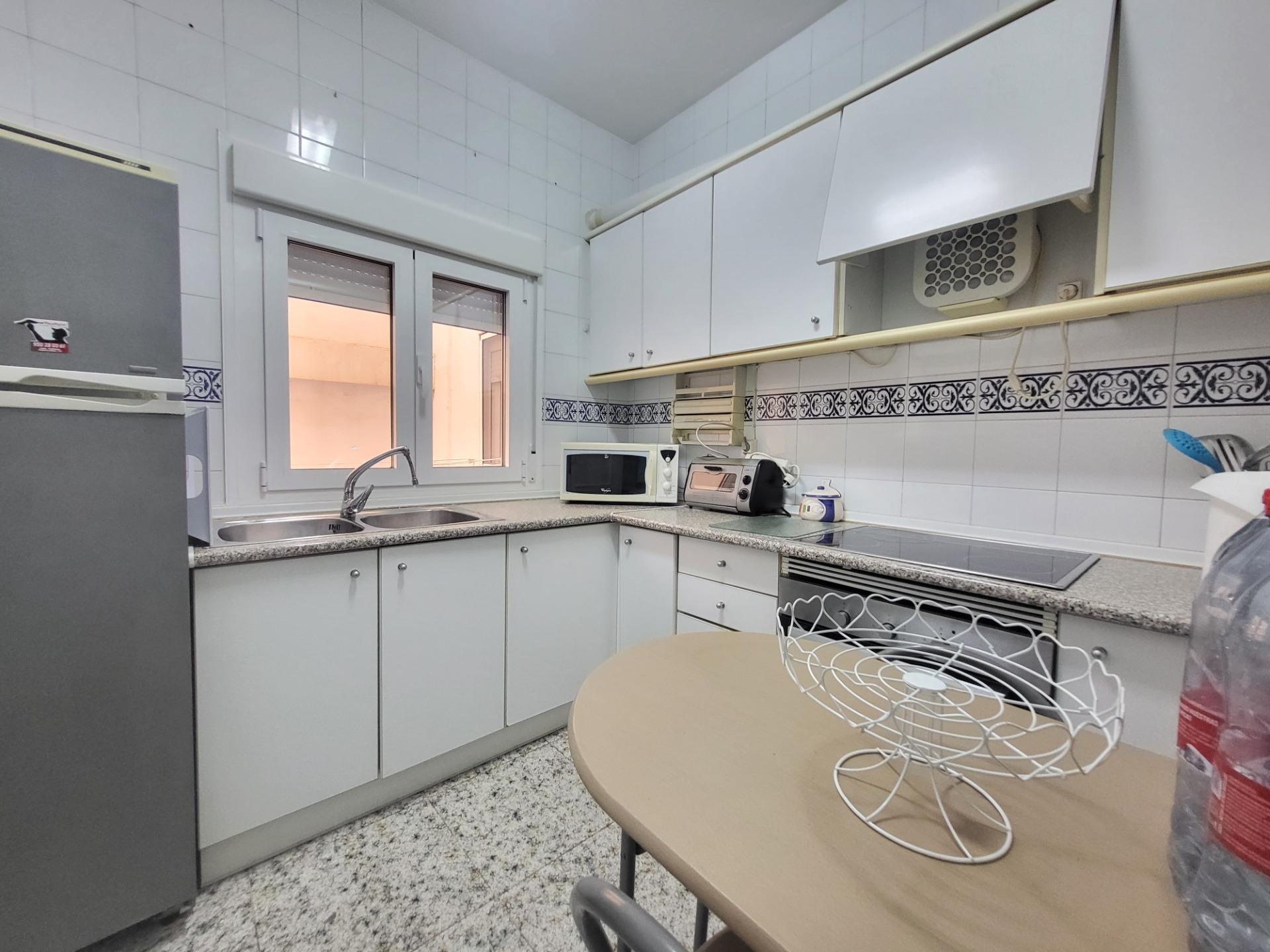 SE ALQUILA PISO DE 3 HABITACIONES EN ALTAMIRA