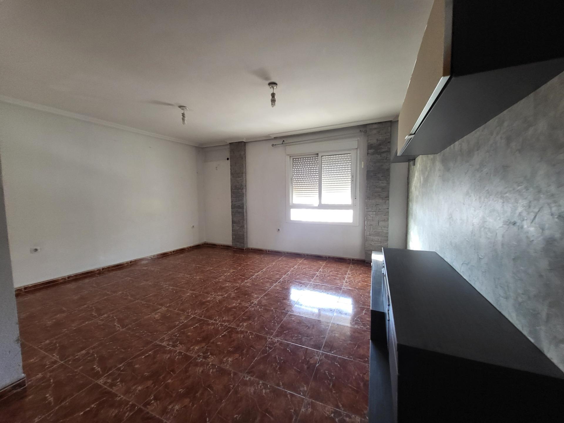 SE VENDE BAJO DE 3 HABITACIONES EN LOMA CABRERA