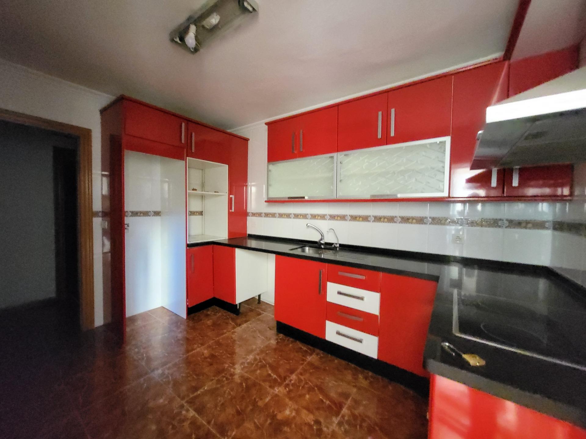 SE VENDE BAJO DE 3 HABITACIONES EN LOMA CABRERA