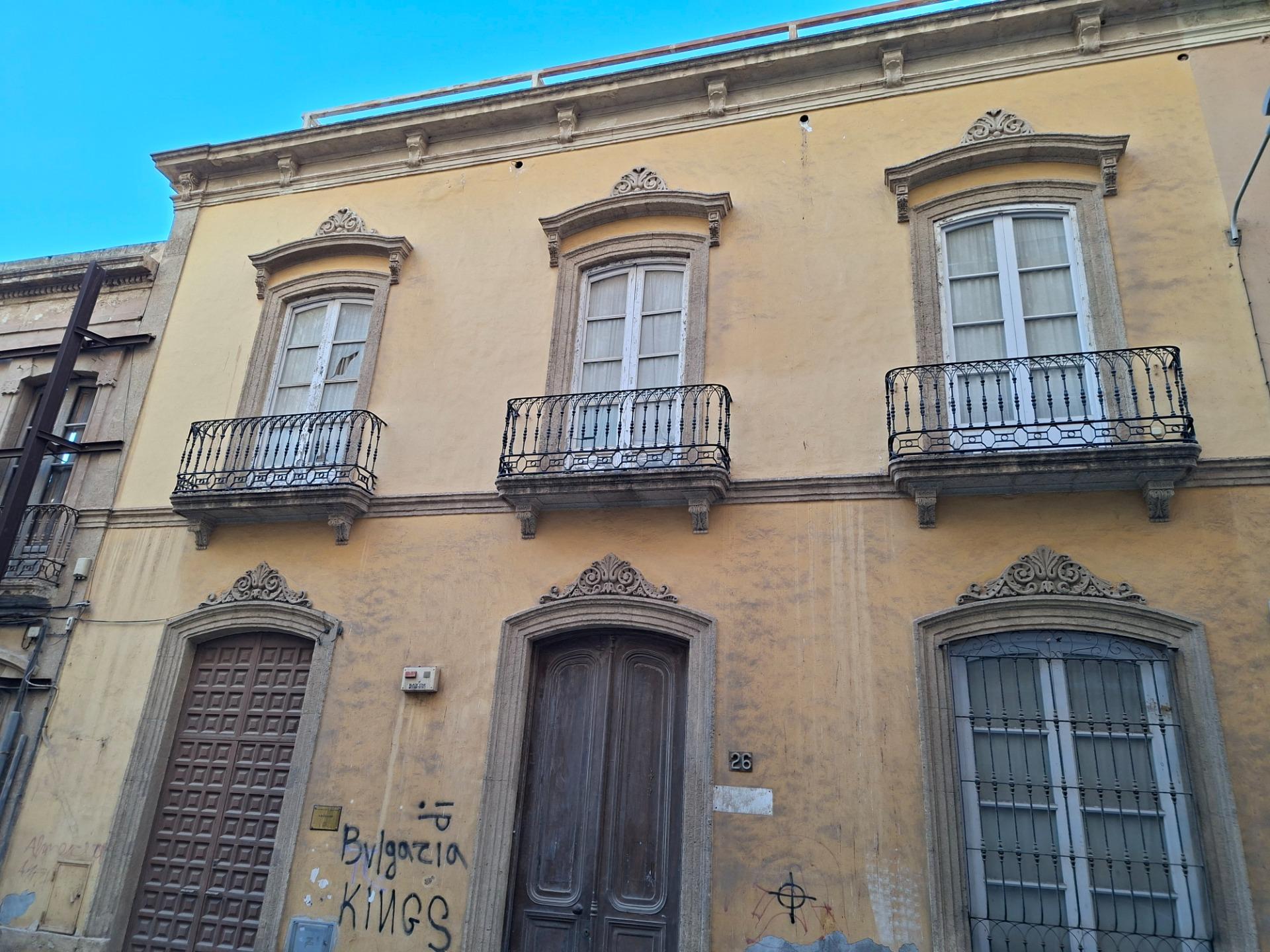 ¡Una joya arquitectónica con historia y potencial ilimitado en el corazón de Almería! en Almeria foto 3 ¡Una joya arquitectónica con historia y potencial ilimitado en el corazón de Almería!