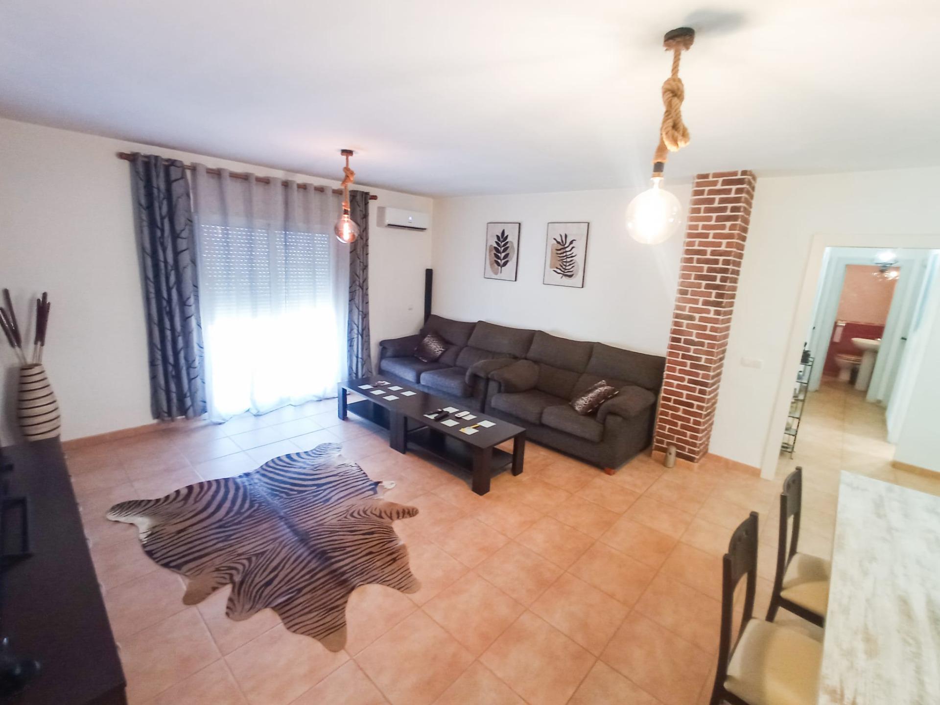 Amplio piso de 3 habitaciones en Roquetas de Mar