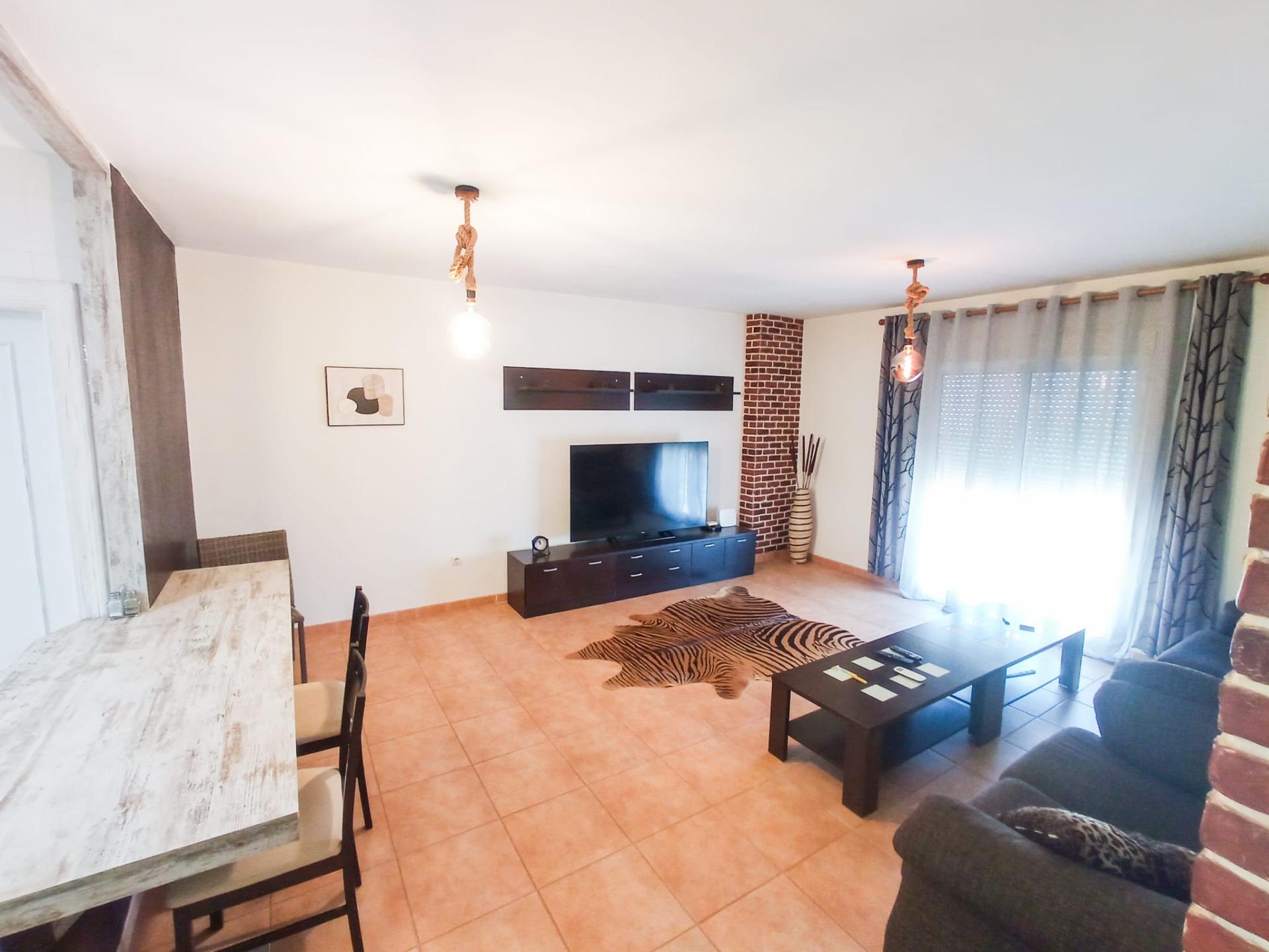 Amplio piso de 3 habitaciones en Roquetas de Mar