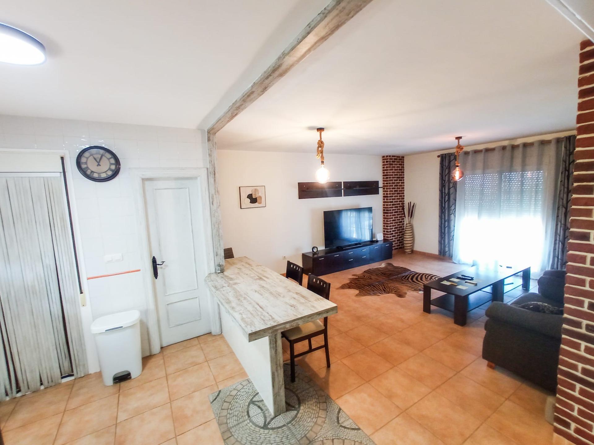 Amplio piso de 3 habitaciones en Roquetas de Mar