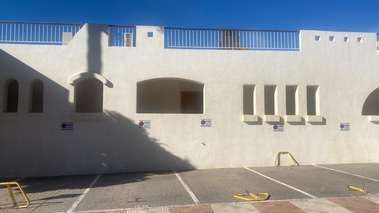 Cómoda Plaza de Parking exterior en Residencial Las Tortugas