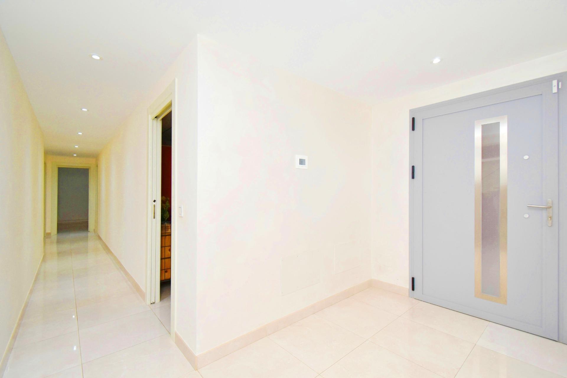 ¡Nuevo con Piscina!   y garaje para 4 coches !!!!