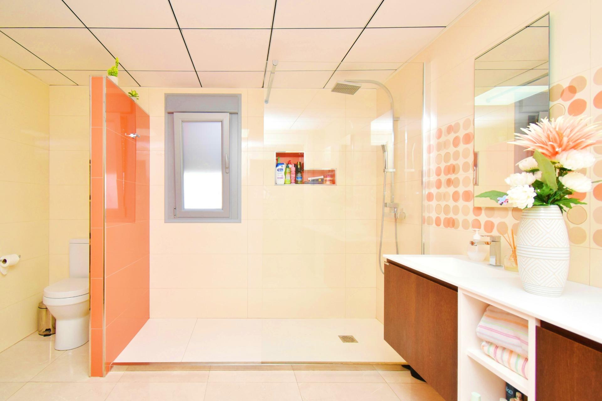 ¡Nuevo con Piscina!   y garaje para 4 coches !!!!