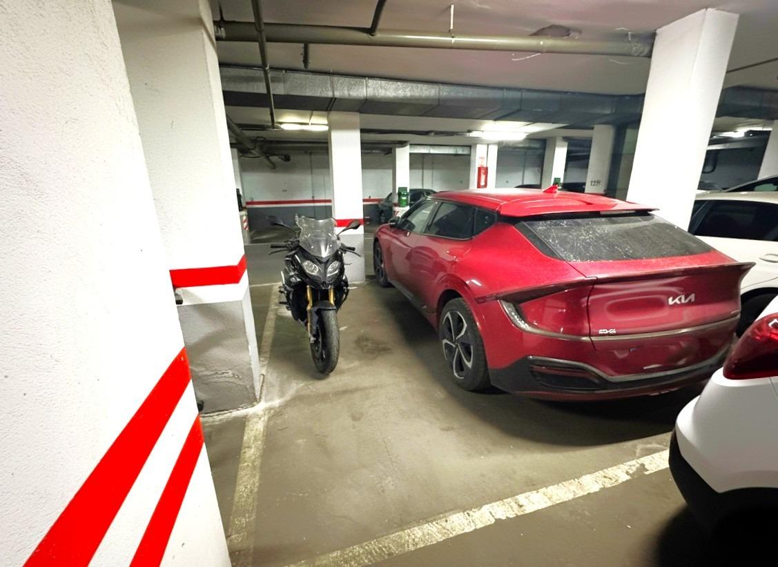 Plaza de Garaje XL (30m²) en Cortijo Grande - ¡Ideal Coche Grande + Motos!