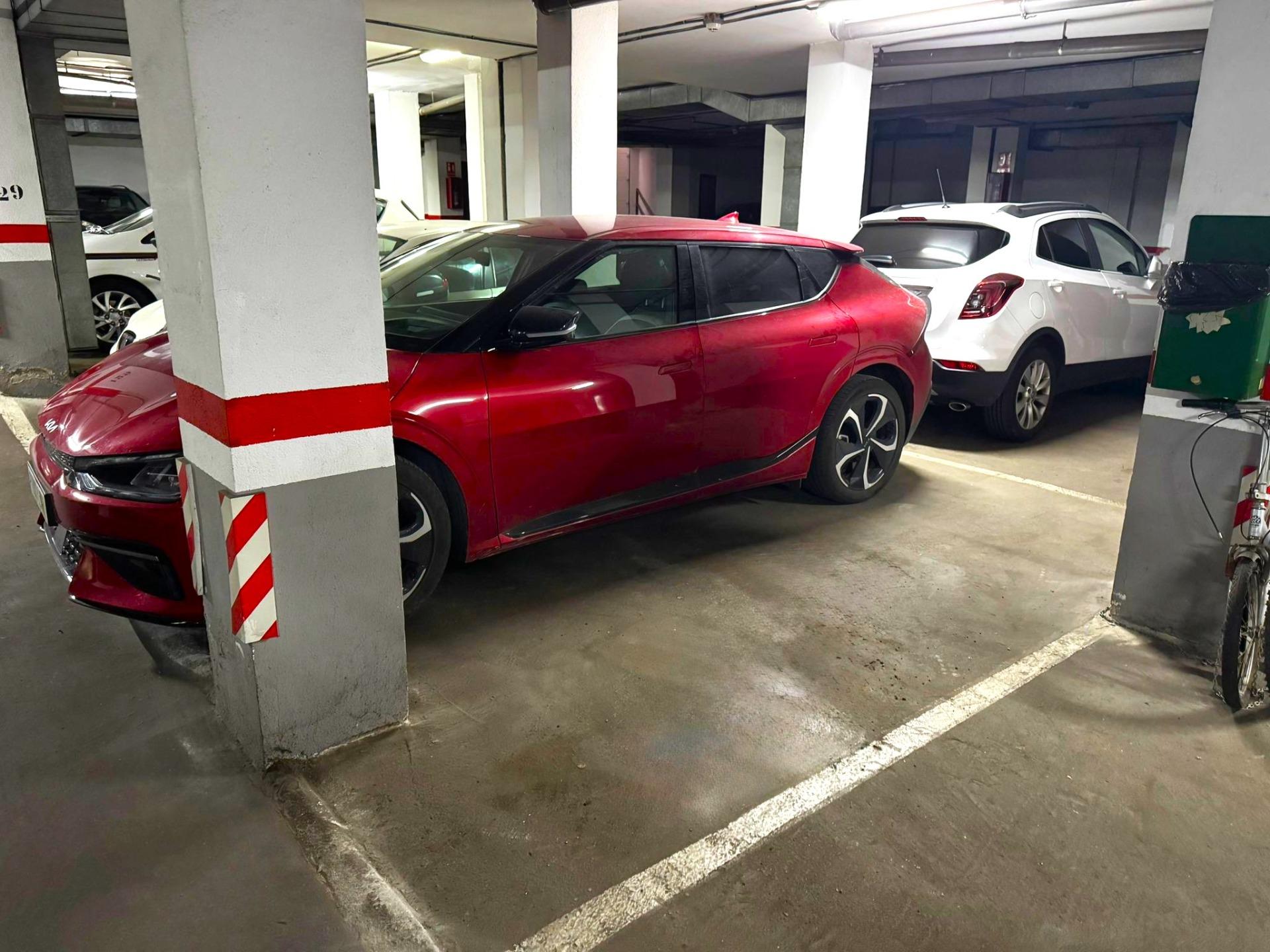 Plaza de Garaje XL (30m²) en Cortijo Grande - ¡Ideal Coche Grande + Motos!