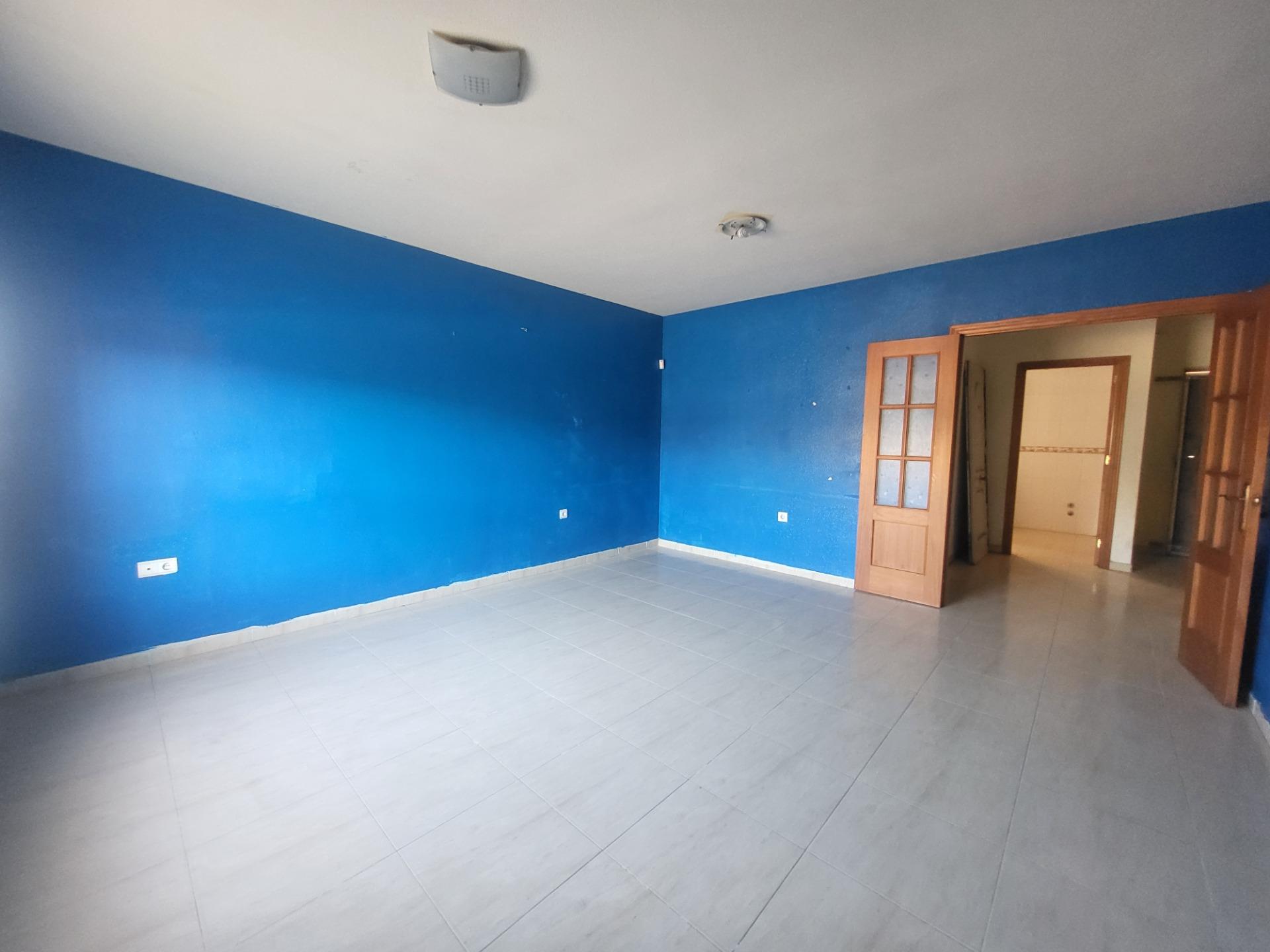 SE VENDE DUPLEX DE FINANCIERA EN SAN ISIDRO DE 4 HABITACIONES