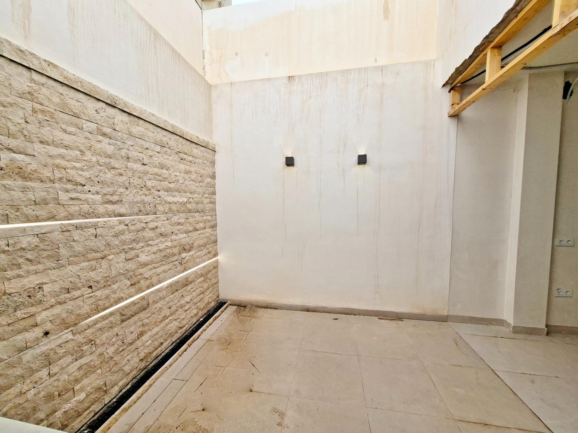 ¡OPORTUNIDAD ÚNICA! OFICINA EXCLUSIVA EN EL CORAZÓN DE ROQUETAS DE MAR.