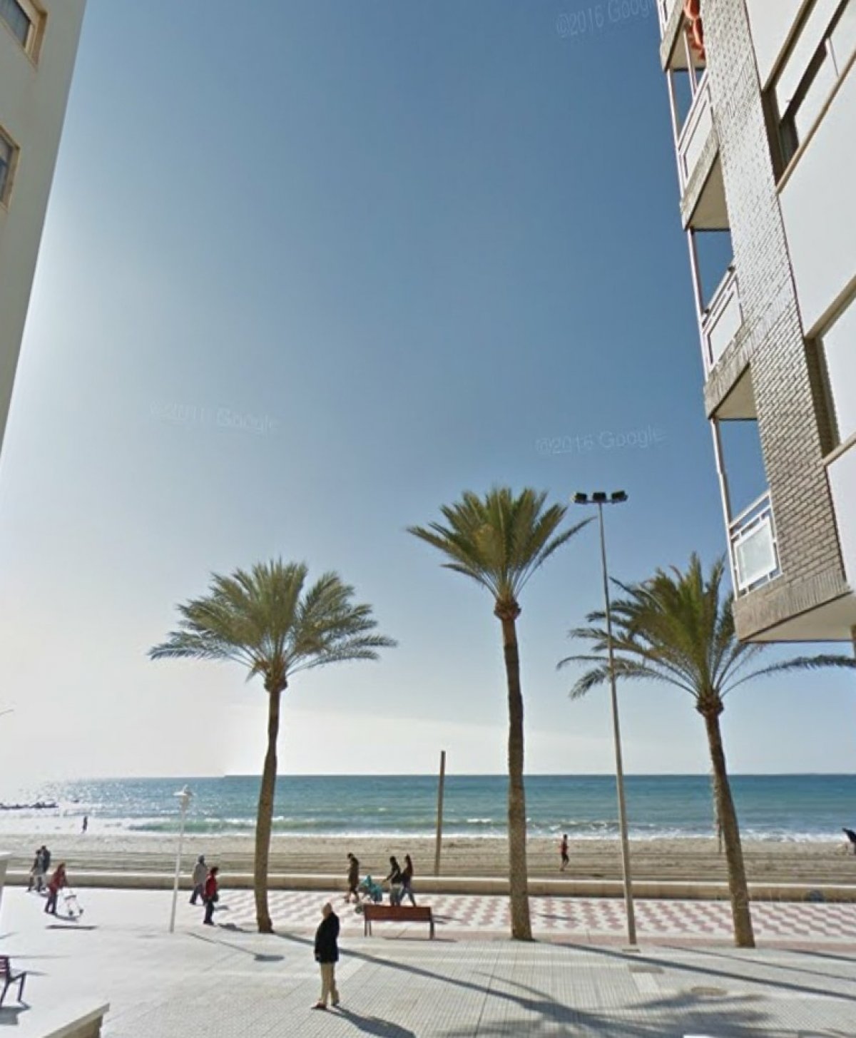 SE ALQUILA PISO AL LADO DE PASEO MARITIMO ZAPILLO en Almeria foto 2 SE ALQUILA PISO AL LADO DE PASEO MARITIMO ZAPILLO