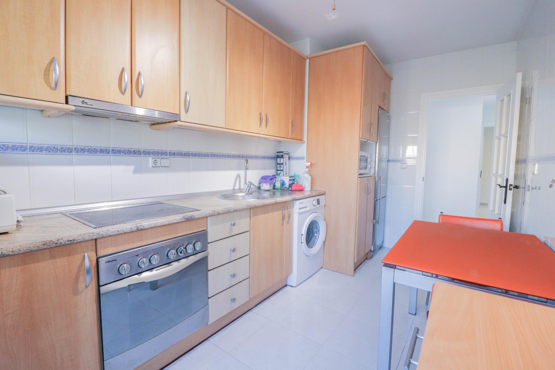 Encantador Piso en Alquiler de 2 Habitaciones Cerca del Centro Deportivo "Distrito 6" en Los Ángeles