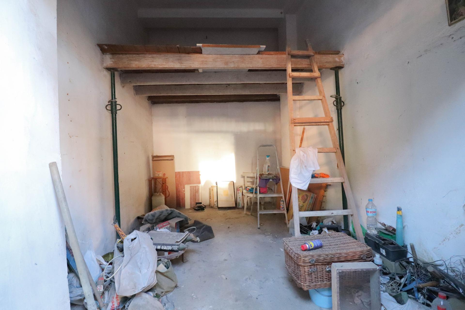 ️ ¡OPORTUNIDAD ÚNICA EN PLENA RAMBLA AMATISTEROS!  ️ ✨ 2 LOCALES COMERCIALES CONTIGUOS por sólo 27.500 € ✨