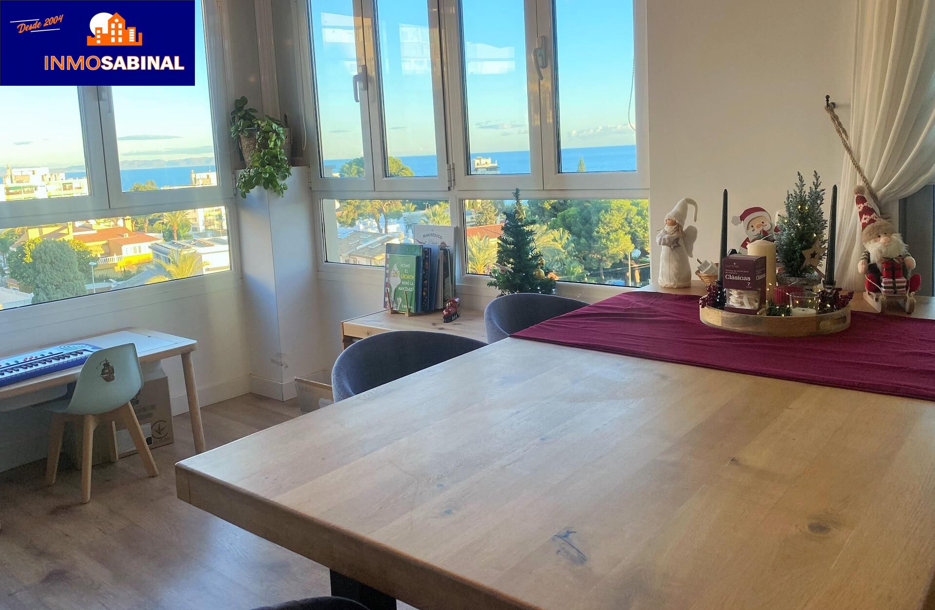 Moderno Piso en Aguadulce Sur con Piscina y Parking