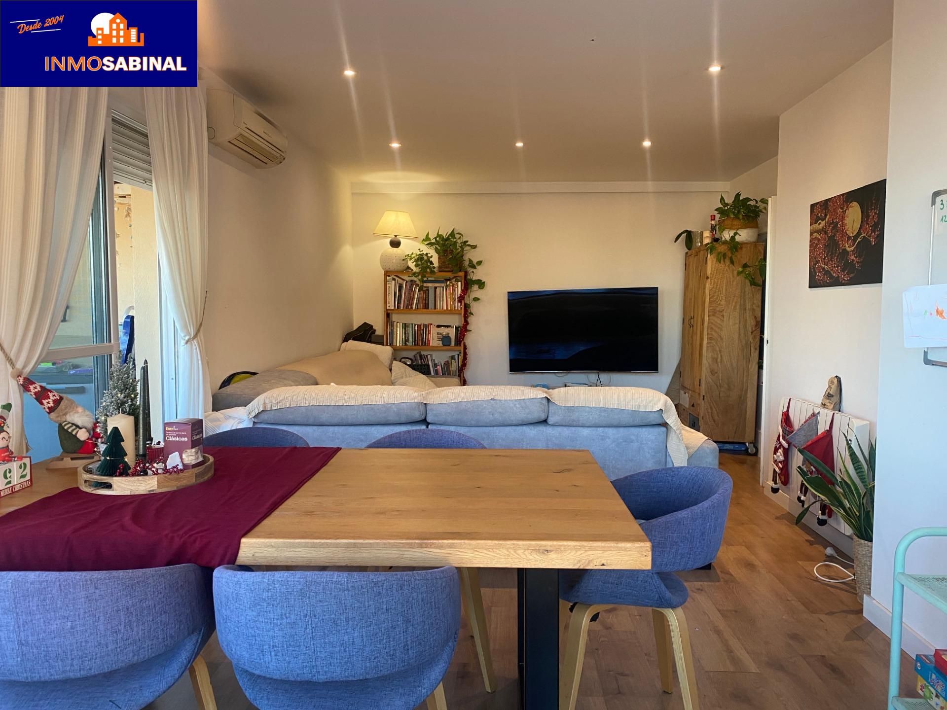 Moderno Piso en Aguadulce Sur con Piscina y Parking