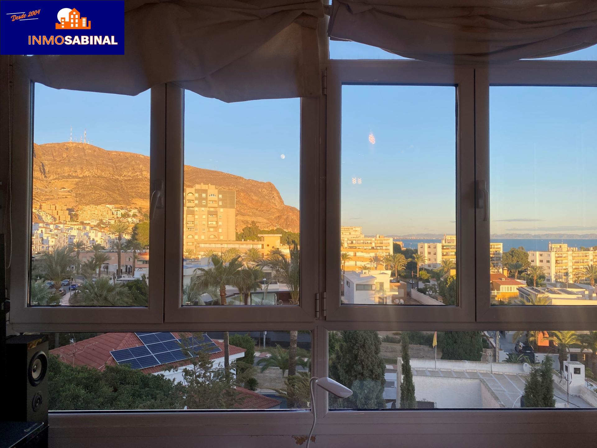 Moderno Piso en Aguadulce Sur con Piscina y Parking