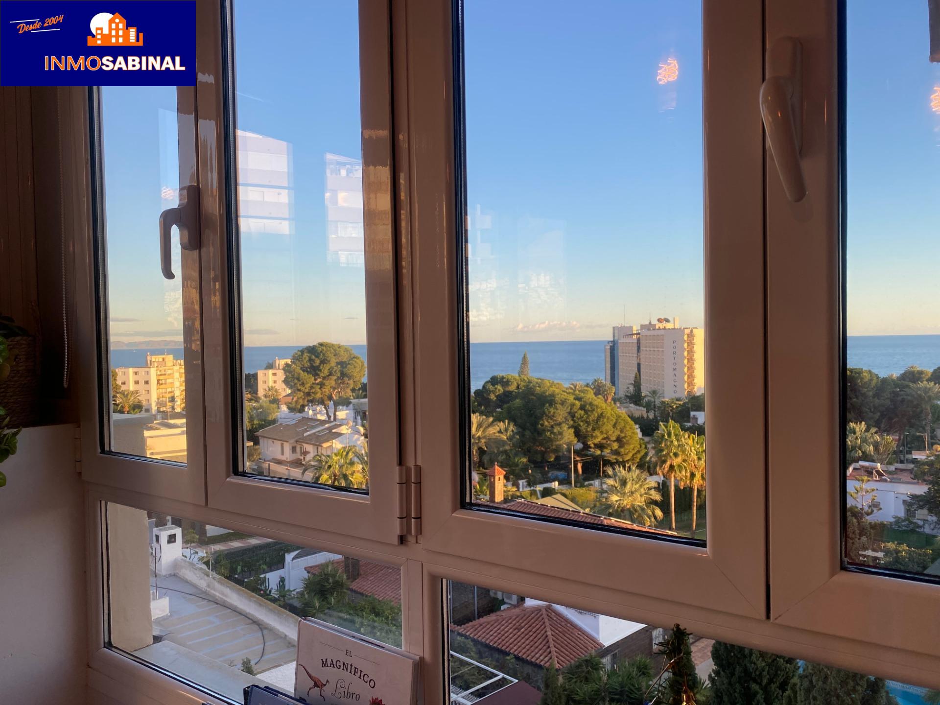 Moderno Piso en Aguadulce Sur con Piscina y Parking