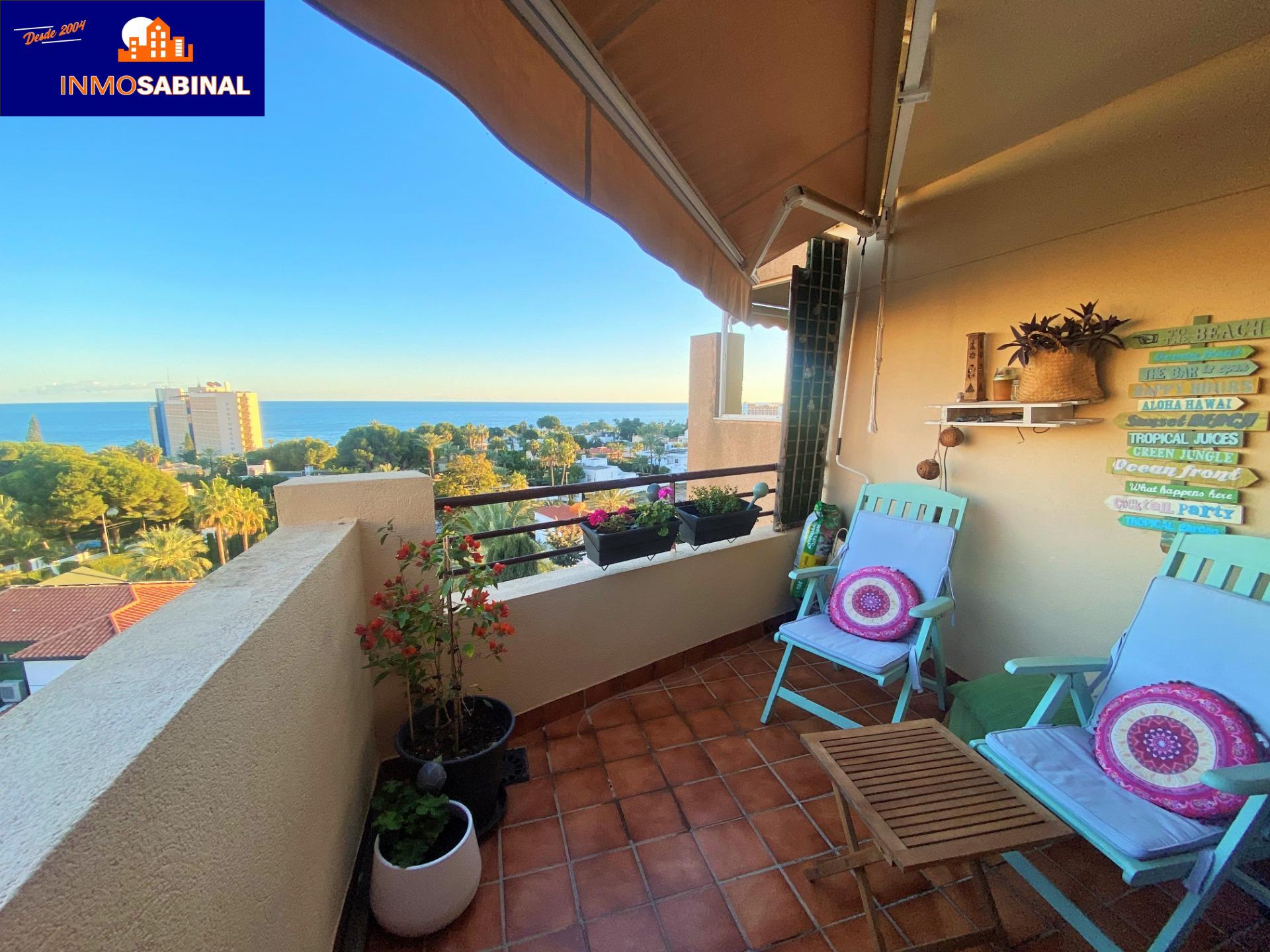 Moderno Piso en Aguadulce Sur con Piscina y Parking