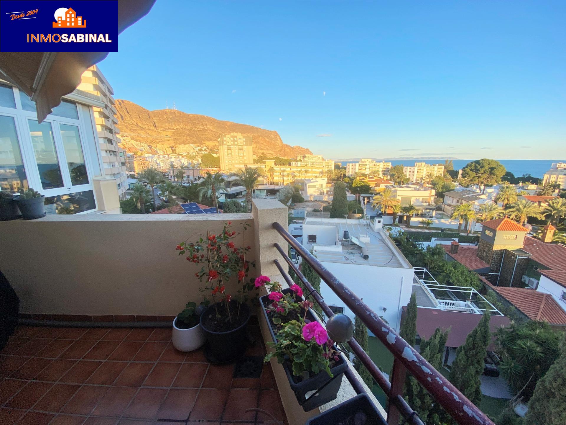 Moderno Piso en Aguadulce Sur con Piscina y Parking