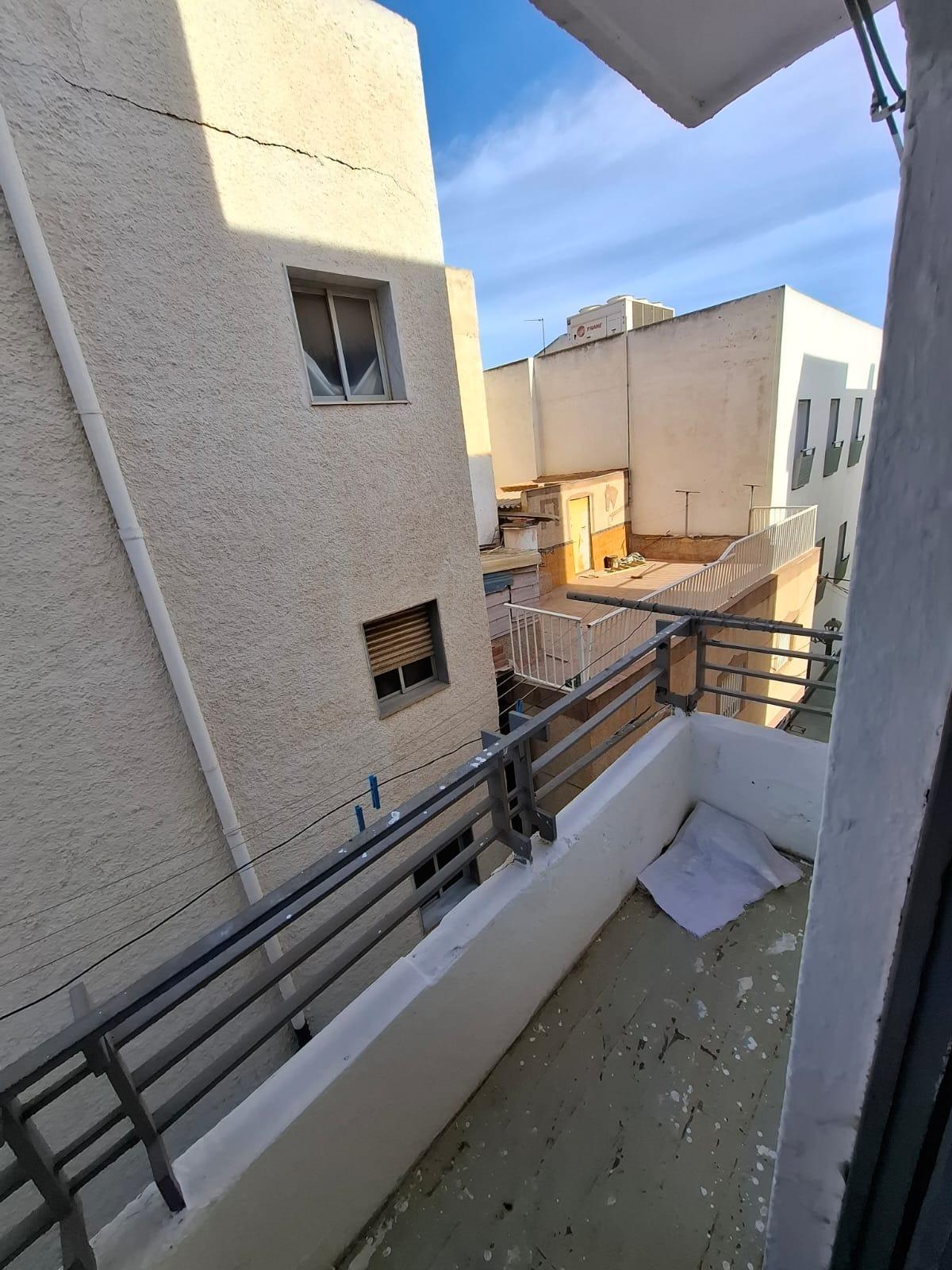 OPORTUNIDAD EN ROQUETAS DE MAR – 2 DORMITORIOS EN EL CENTRO en Roquetas de Mar foto 3 OPORTUNIDAD EN ROQUETAS DE MAR - 2 DORMITORIOS EN EL CENTRO