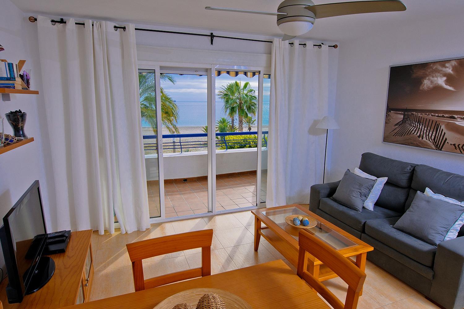 ✨ Exclusivo piso en primera línea de playa en Carboneras