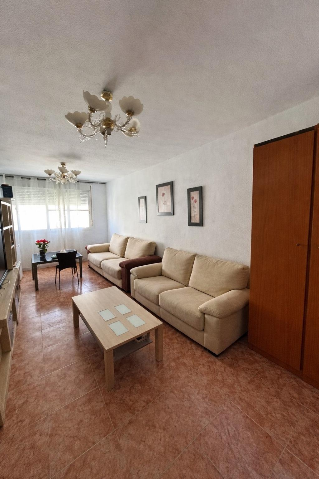 Amplio y Acogedor Piso en La Gangosa