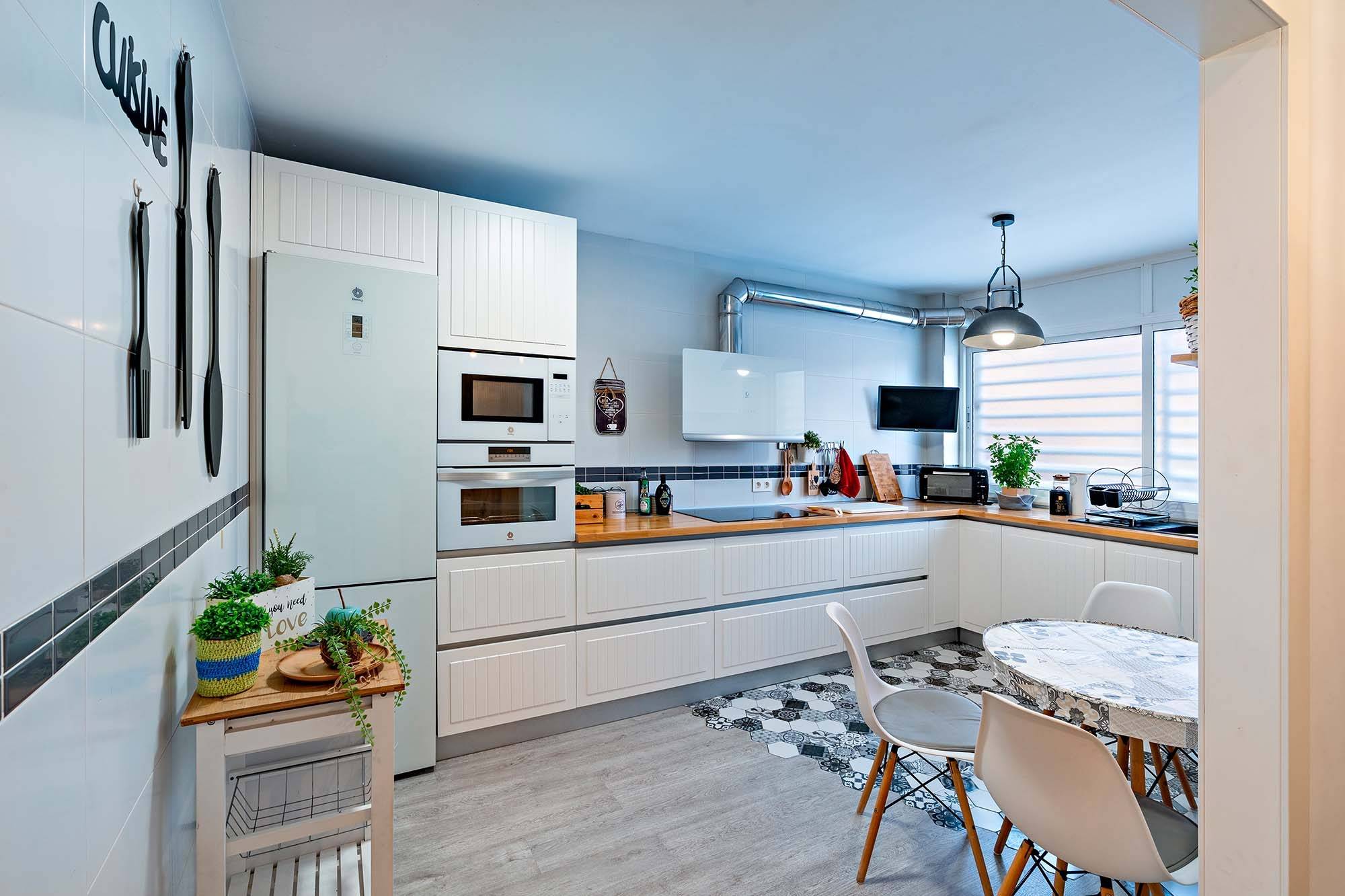 CASA ADOSADA EN AGUADULCE ( LAS COLINAS)