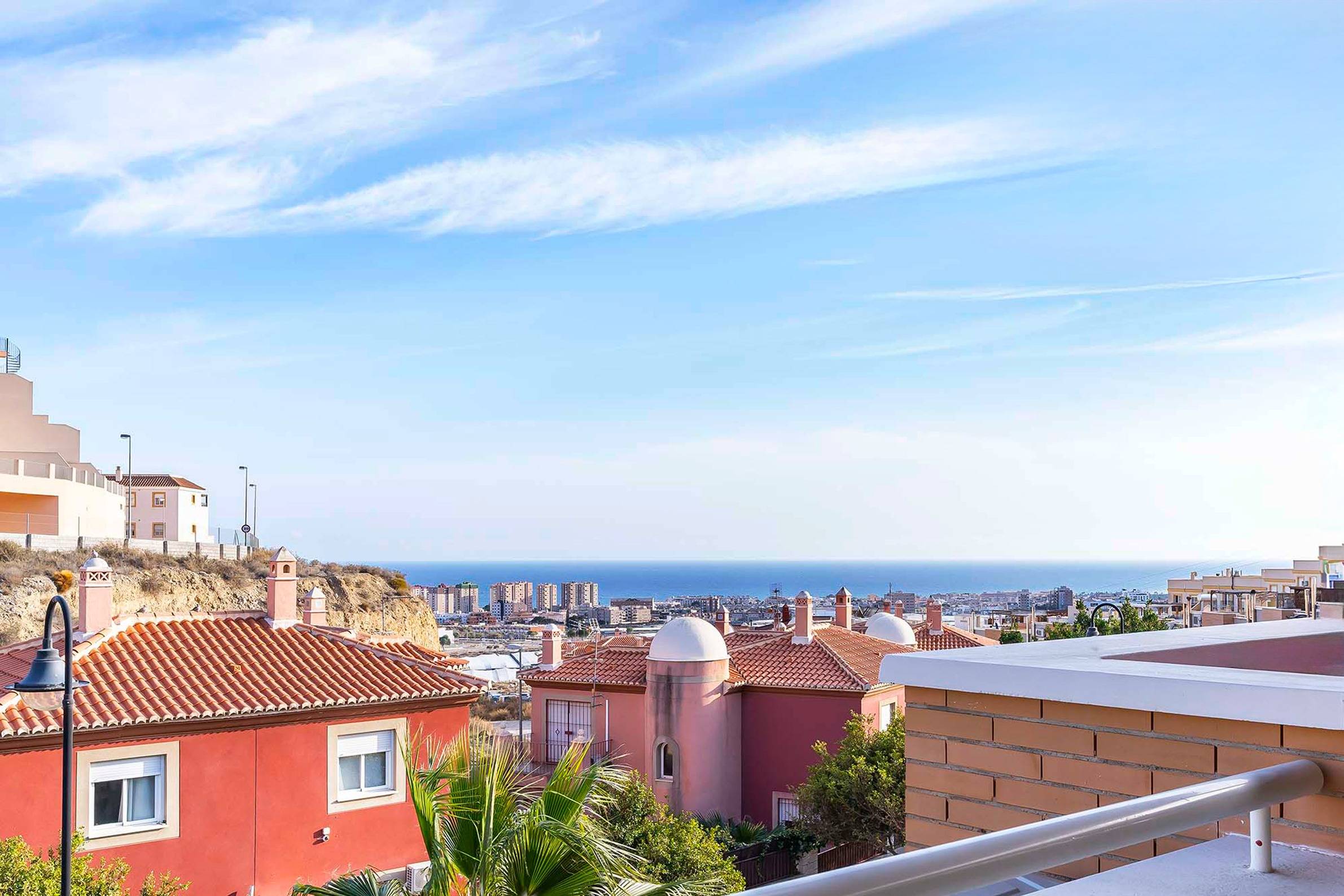 CASA ADOSADA EN AGUADULCE ( LAS COLINAS)
