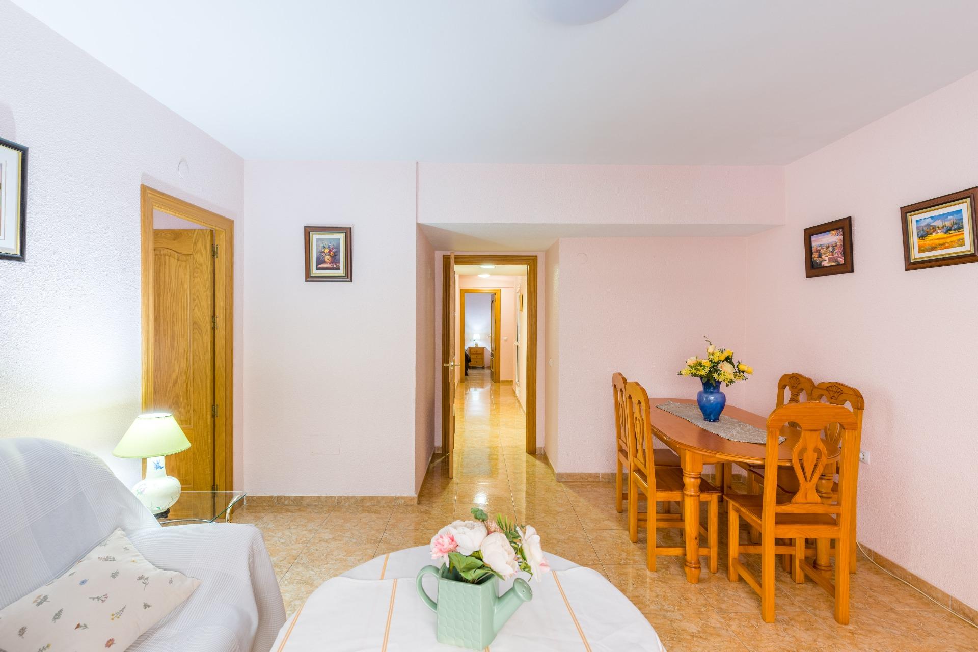 Gran piso de 4 dormitorios con garaje privado tipo "box" en el centro de Almería