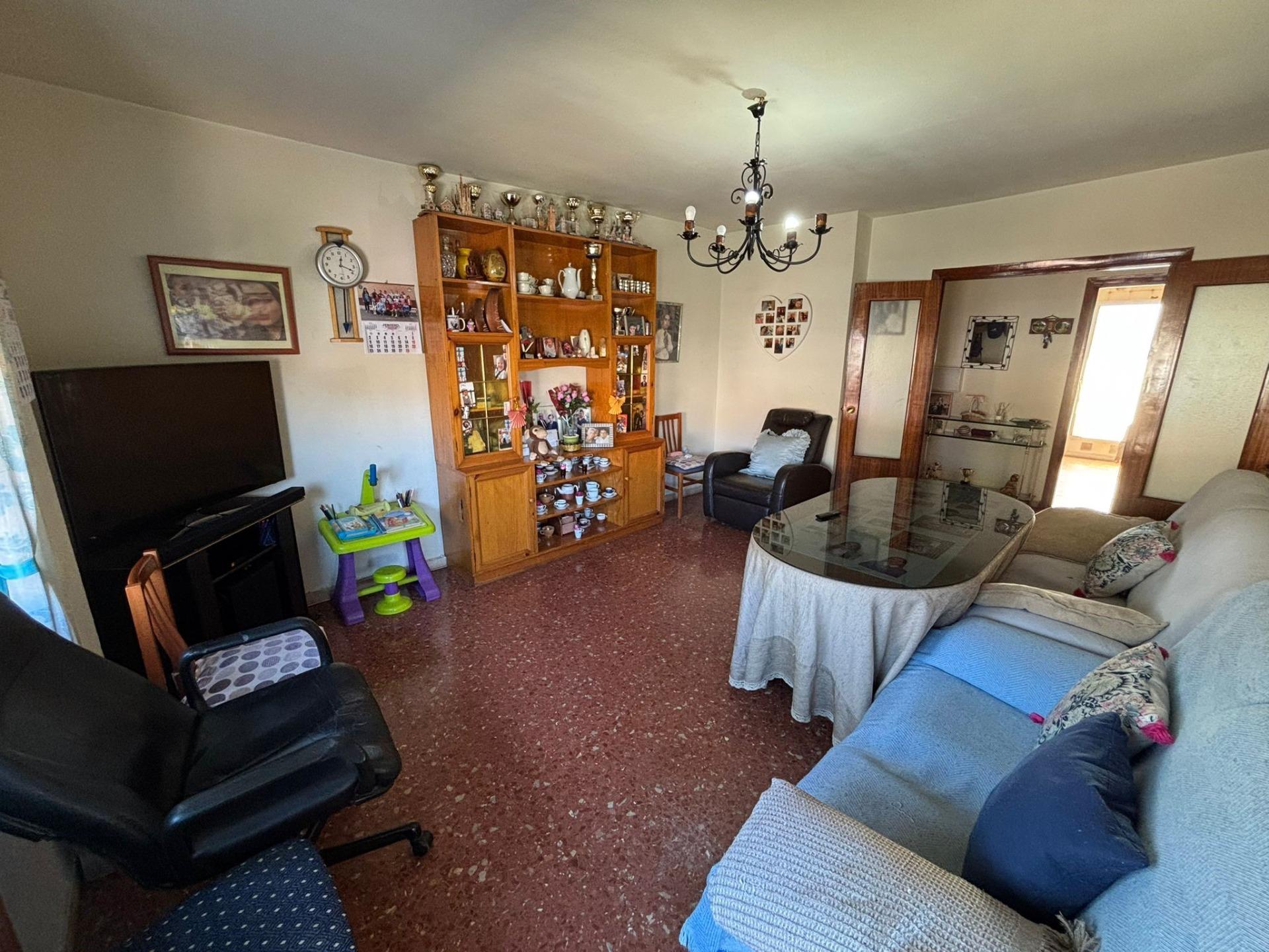 Amplia y luminosa vivienda de 4 dormitorios con vistas al bulevar de Vícar